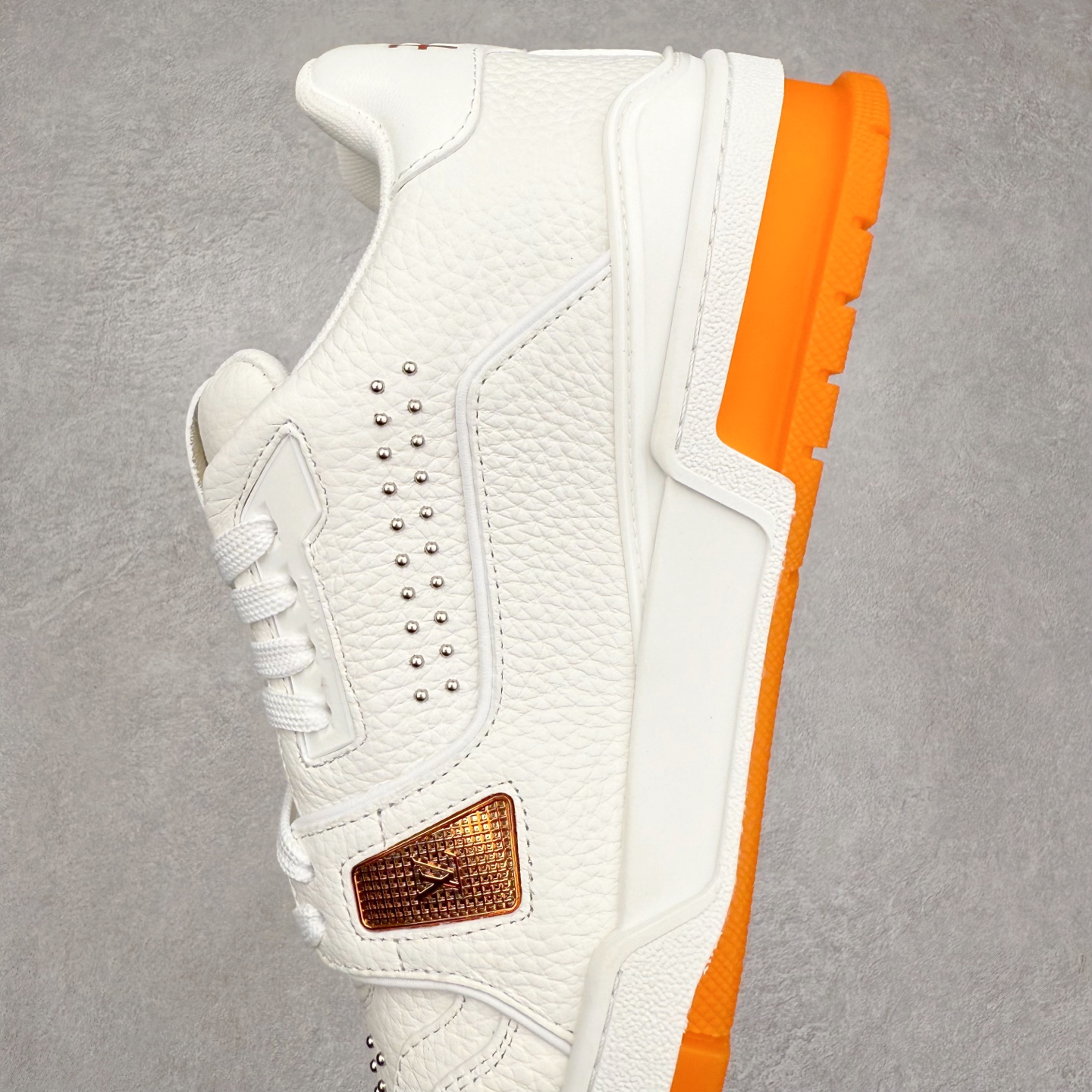 图片[7]-Louis Vuitton Trainer lv时装走秀运动鞋 完美鞋型超高的清洁度 零毛边线头瑕疵 全套原楦原纸版原鞋开模 全网最具灵魂的版型 正确原装黄色鞋盒 正确中底印花 鞋面印花3D高频深度立体 全鞋电脑针车 紧密相连 针距密度一致 环保乳胶注塑鞋垫 厚度脚感还原原版 皮面裁剪部位 统一油边封口工艺 原装橡胶大底含胶量大底组合零偏差 专柜全套包装 防尘袋 说明书 质保卡 男女鞋 尺码：35 36 37 38 39 40 41 42 43 44 45-选品中心