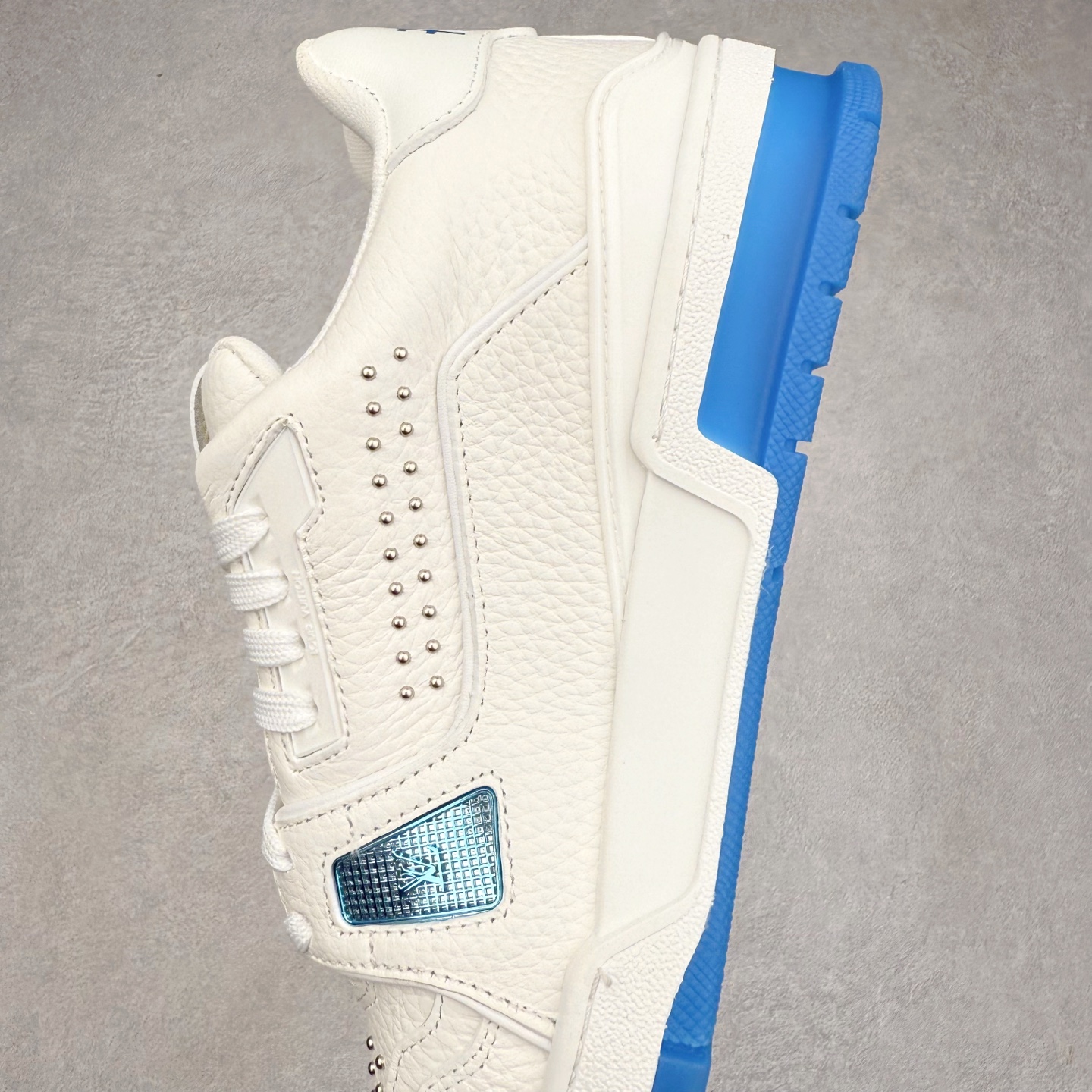 图片[7]-Louis Vuitton Trainer lv时装走秀运动鞋 完美鞋型超高的清洁度 零毛边线头瑕疵 全套原楦原纸版原鞋开模 全网最具灵魂的版型 正确原装黄色鞋盒 正确中底印花 鞋面印花3D高频深度立体 全鞋电脑针车 紧密相连 针距密度一致 环保乳胶注塑鞋垫 厚度脚感还原原版 皮面裁剪部位 统一油边封口工艺 原装橡胶大底含胶量大底组合零偏差 专柜全套包装 防尘袋 说明书 质保卡 男女鞋 尺码：35 36 37 38 39 40 41 42 43 44 45-选品中心