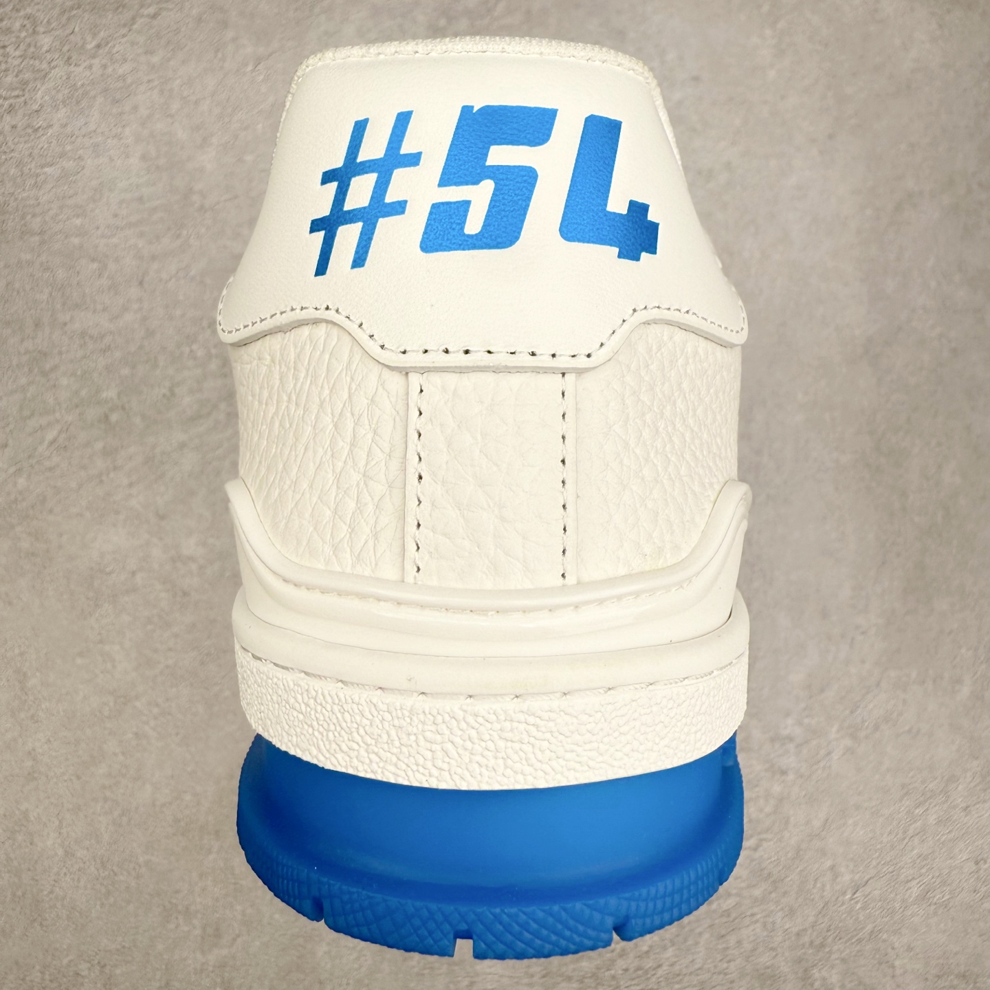 图片[8]-Louis Vuitton Trainer lv时装走秀运动鞋 完美鞋型超高的清洁度 零毛边线头瑕疵 全套原楦原纸版原鞋开模 全网最具灵魂的版型 正确原装黄色鞋盒 正确中底印花 鞋面印花3D高频深度立体 全鞋电脑针车 紧密相连 针距密度一致 环保乳胶注塑鞋垫 厚度脚感还原原版 皮面裁剪部位 统一油边封口工艺 原装橡胶大底含胶量大底组合零偏差 专柜全套包装 防尘袋 说明书 质保卡 男女鞋 尺码：35 36 37 38 39 40 41 42 43 44 45-选品中心