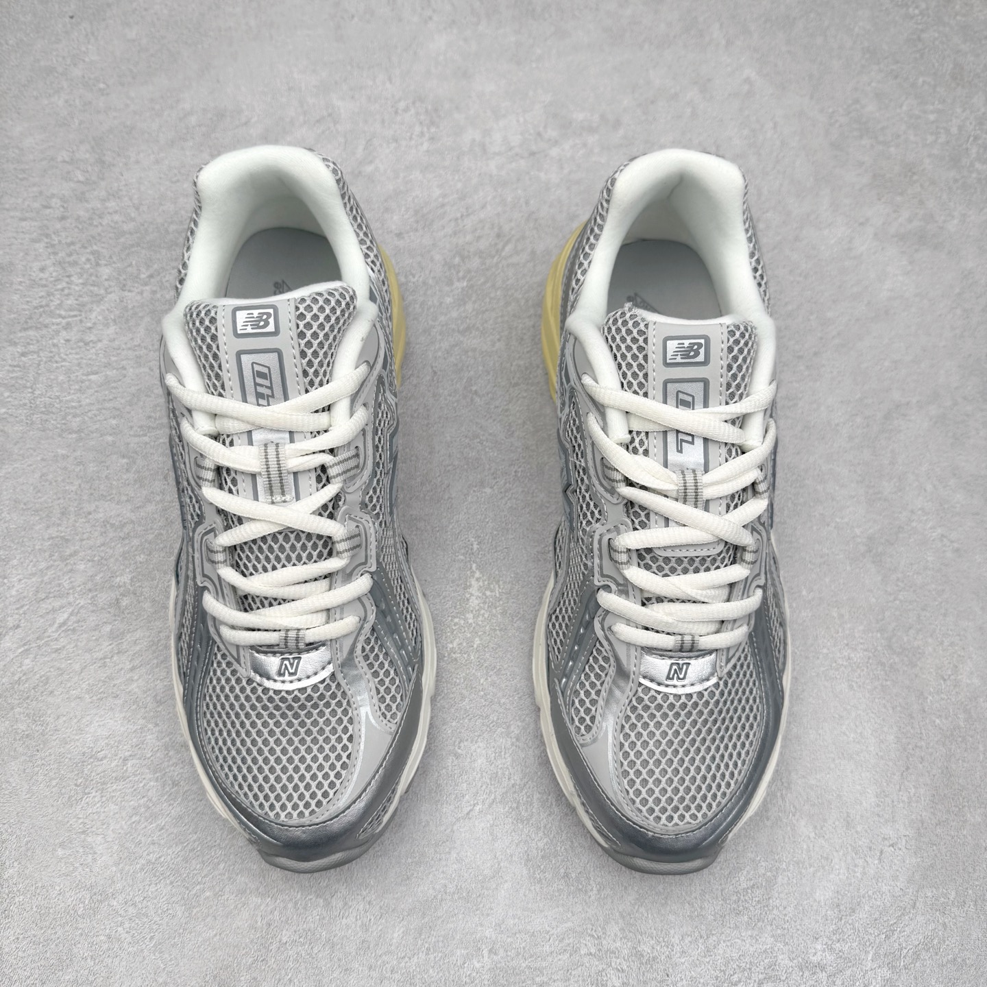 图片[2]-＃DT纯原 New Balance MR740 NB新百伦系列复古老爹风休闲运动慢跑鞋 采用轻质牛剖革拼接透气网眼衬垫织物鞋面材质 T-Beam大底提供足步弓支撑 保持步态稳定#后跟搭载外露缓震胶 鞋身整体以各种深浅不一的灰色覆盖 鞋头以淡蓝色调装饰，网眼衬垫通过不规律的色块实现做旧的美感 泛黄的鞋底更是进一步增添了复古气息 尺码：36 37 37.5 38 38.5 39.5 40 40.5 41.5 42 42.5 43 44 44.5 45-选品中心