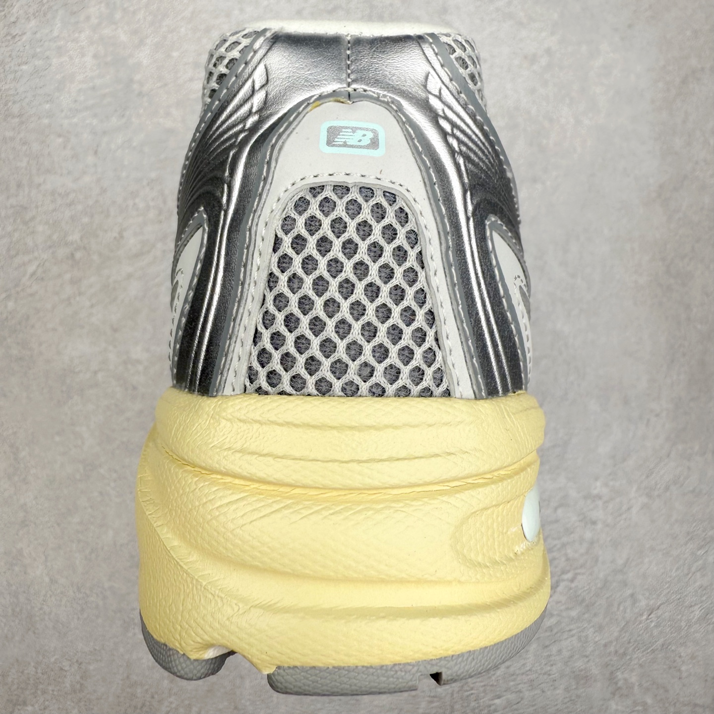 图片[8]-＃DT纯原 New Balance MR740 NB新百伦系列复古老爹风休闲运动慢跑鞋 采用轻质牛剖革拼接透气网眼衬垫织物鞋面材质 T-Beam大底提供足步弓支撑 保持步态稳定#后跟搭载外露缓震胶 鞋身整体以各种深浅不一的灰色覆盖 鞋头以淡蓝色调装饰，网眼衬垫通过不规律的色块实现做旧的美感 泛黄的鞋底更是进一步增添了复古气息 尺码：36 37 37.5 38 38.5 39.5 40 40.5 41.5 42 42.5 43 44 44.5 45-选品中心