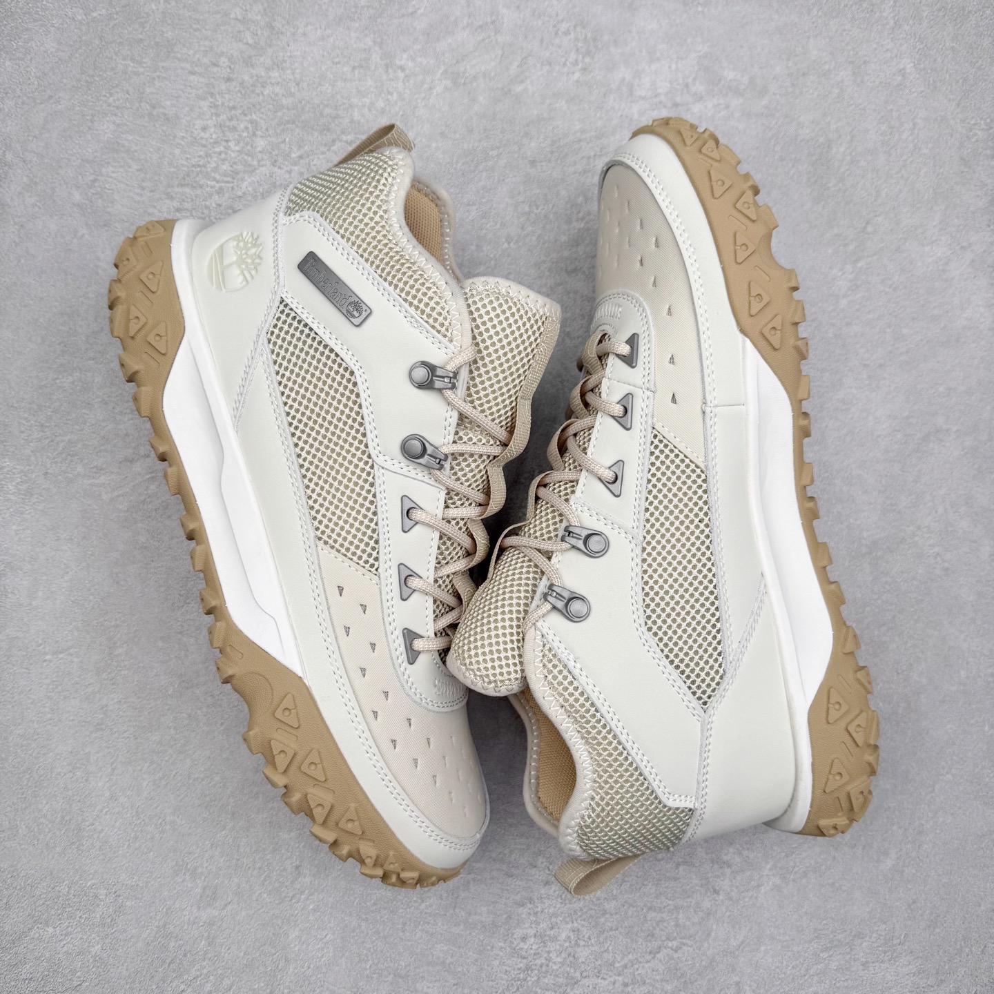 图片[3]-Timberland Greenstride Motion 6 添柏岚防滑耐磨低帮户外功能鞋 简约大方的造型设计，给人以随性休闲的时尚格调，穿着舒适轻便，运动灵活自如，满足日常个性穿搭。Timberland户外品牌最早成立于1918年的美国波士顿，它的成功故事就从第一双防水皮靴Yellow Boots开始。这双具备完全防水机能的靴子瞬间广受好评，他那独创又不失古典的款式，以及大胆使用黄色的崭新风格，吸引了广大消费者的目光。现今仍不改其原有风貌的这双黄靴，就是火遍全球的“大黄靴”。Timberland的高端工艺、实穿耐用等特点让他拥有绝对鞋界地位。尺码：40 41 41.5 42 43 43.5 44 44.5 45 45.5 46-选品中心