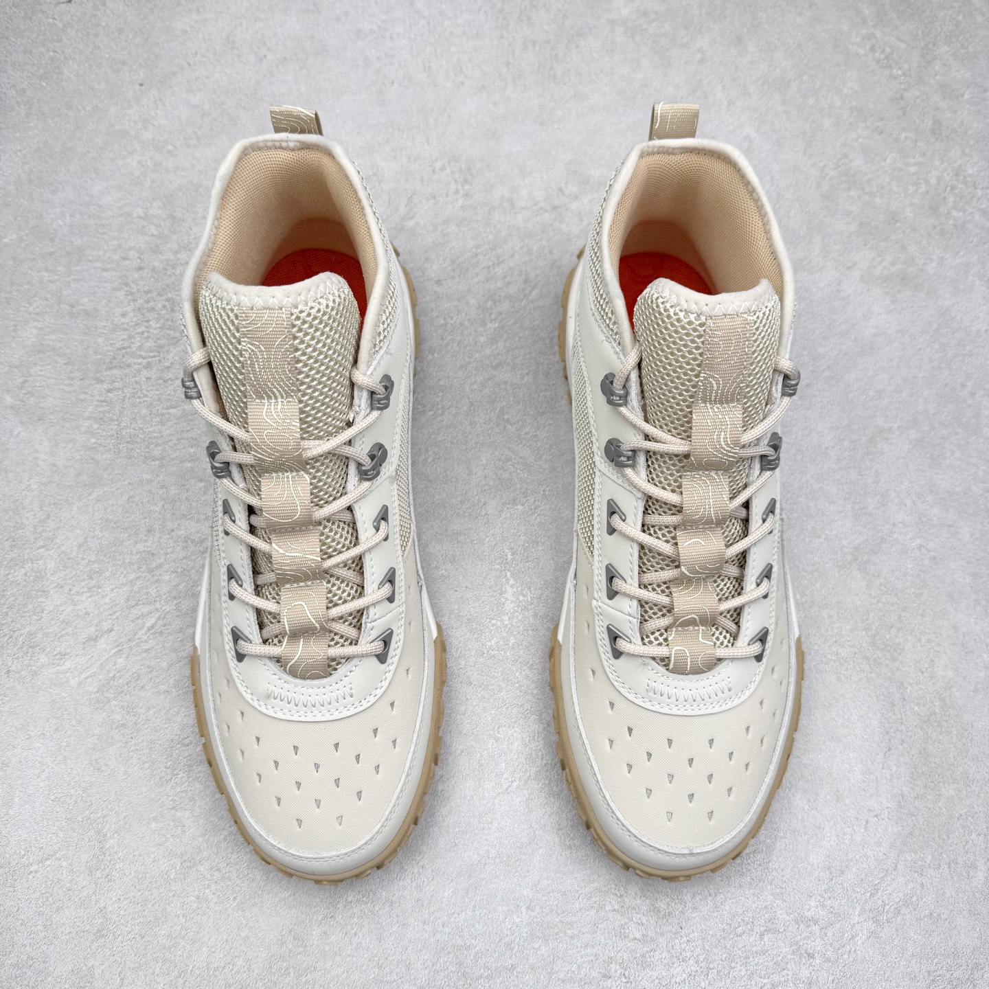 图片[2]-Timberland Greenstride Motion 6 添柏岚防滑耐磨低帮户外功能鞋 简约大方的造型设计，给人以随性休闲的时尚格调，穿着舒适轻便，运动灵活自如，满足日常个性穿搭。Timberland户外品牌最早成立于1918年的美国波士顿，它的成功故事就从第一双防水皮靴Yellow Boots开始。这双具备完全防水机能的靴子瞬间广受好评，他那独创又不失古典的款式，以及大胆使用黄色的崭新风格，吸引了广大消费者的目光。现今仍不改其原有风貌的这双黄靴，就是火遍全球的“大黄靴”。Timberland的高端工艺、实穿耐用等特点让他拥有绝对鞋界地位。尺码：40 41 41.5 42 43 43.5 44 44.5 45 45.5 46-选品中心