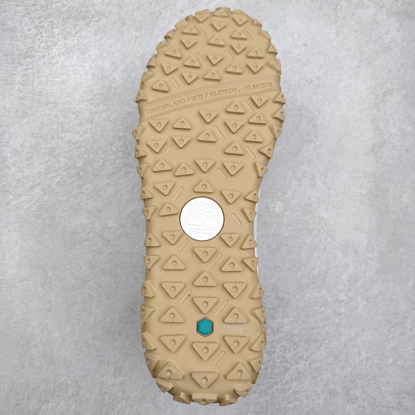 图片[9]-Timberland Greenstride Motion 6 添柏岚防滑耐磨低帮户外功能鞋 简约大方的造型设计，给人以随性休闲的时尚格调，穿着舒适轻便，运动灵活自如，满足日常个性穿搭。Timberland户外品牌最早成立于1918年的美国波士顿，它的成功故事就从第一双防水皮靴Yellow Boots开始。这双具备完全防水机能的靴子瞬间广受好评，他那独创又不失古典的款式，以及大胆使用黄色的崭新风格，吸引了广大消费者的目光。现今仍不改其原有风貌的这双黄靴，就是火遍全球的“大黄靴”。Timberland的高端工艺、实穿耐用等特点让他拥有绝对鞋界地位。尺码：40 41 41.5 42 43 43.5 44 44.5 45 45.5 46-选品中心