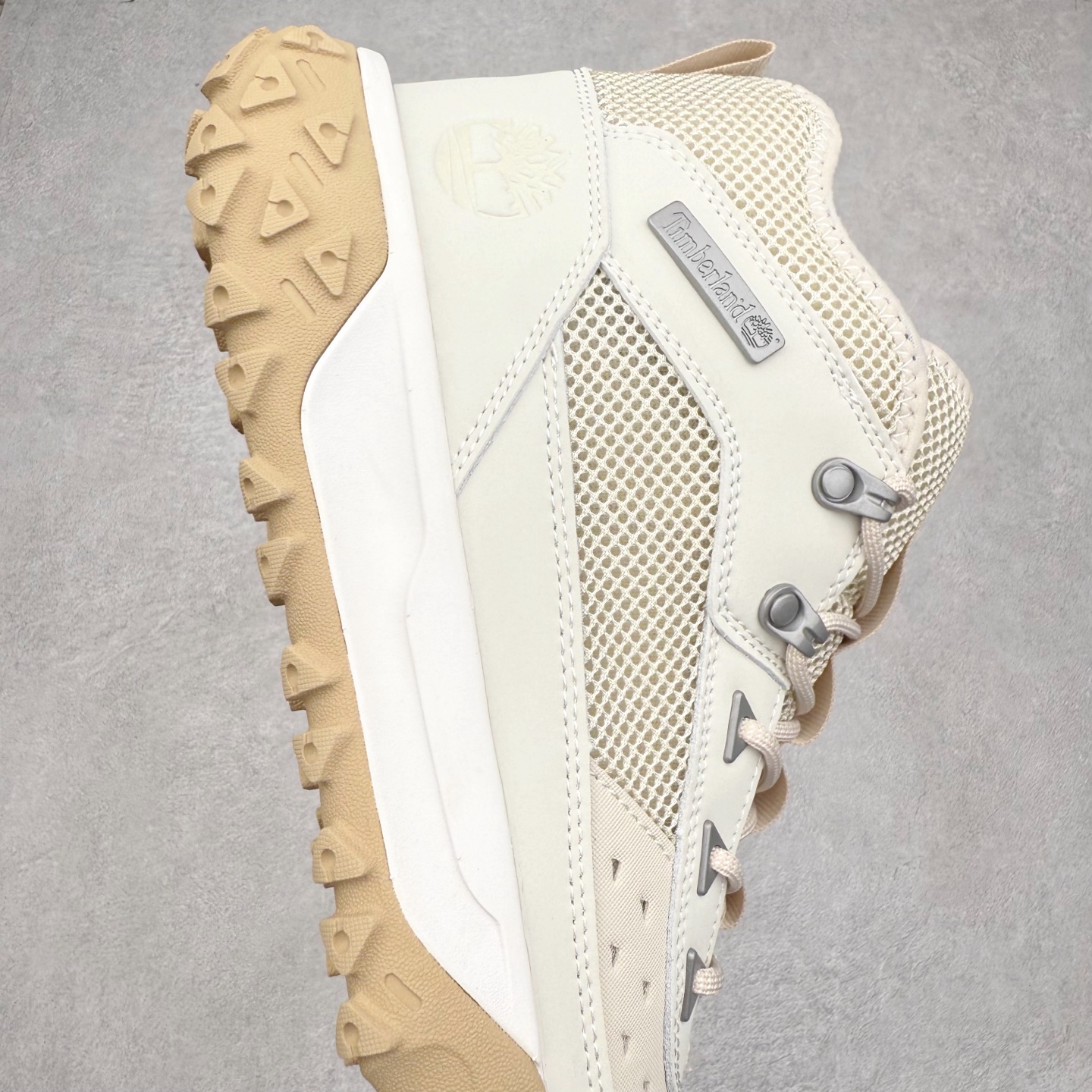 图片[6]-Timberland Greenstride Motion 6 添柏岚防滑耐磨低帮户外功能鞋 简约大方的造型设计，给人以随性休闲的时尚格调，穿着舒适轻便，运动灵活自如，满足日常个性穿搭。Timberland户外品牌最早成立于1918年的美国波士顿，它的成功故事就从第一双防水皮靴Yellow Boots开始。这双具备完全防水机能的靴子瞬间广受好评，他那独创又不失古典的款式，以及大胆使用黄色的崭新风格，吸引了广大消费者的目光。现今仍不改其原有风貌的这双黄靴，就是火遍全球的“大黄靴”。Timberland的高端工艺、实穿耐用等特点让他拥有绝对鞋界地位。尺码：40 41 41.5 42 43 43.5 44 44.5 45 45.5 46-选品中心