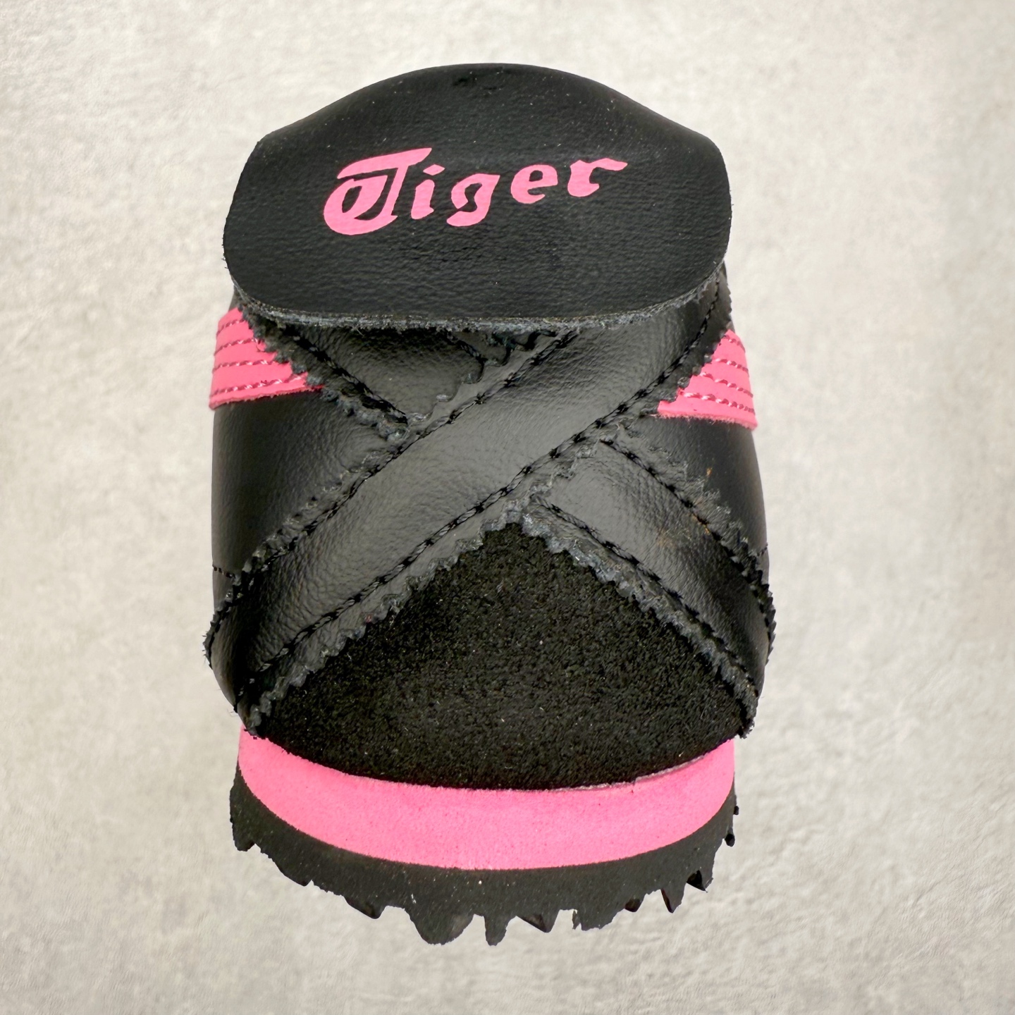 图片[8]-＃C版 Asics Onitsuka Tiger MEXICO 66 亚瑟士鬼冢虎复古经典板鞋 市场王者选手 海外订单工厂出品 长期生产补货永不断码 超成熟稳定的做工品控 原装全套纸板楦头开发 原汁原味 完美呈现版型 私模正确鞋底咬花纹路 一比一鞋头弧度高度鞋身弧度 绝不口嗨 细节品控鞋型随意秒杀市面 原档咬花纹路私模大底 一个单元有六个三角形 总体形拼接呈现花瓣状 官方四联吊牌 原装Ortholite轻量化鞋垫 原盒原配 质保卡 说明书 钢印防尘纸 纸板中底带钢印 乳胶组合鞋垫 支持全方位的对比专柜 产品从款式颜色造型上体现出追求舒适和细节的完美 鞋类更是推崇手工制作的严谨与完美 融舒适性与可穿性的设计风格 注重细节的完美和别致魅力 既保持稳重 又不失轻松的时尚感 尺码：36 37 37.5 38 39 39.5 40 40.5 41.5 42 42.5 43.5 44 45-选品中心