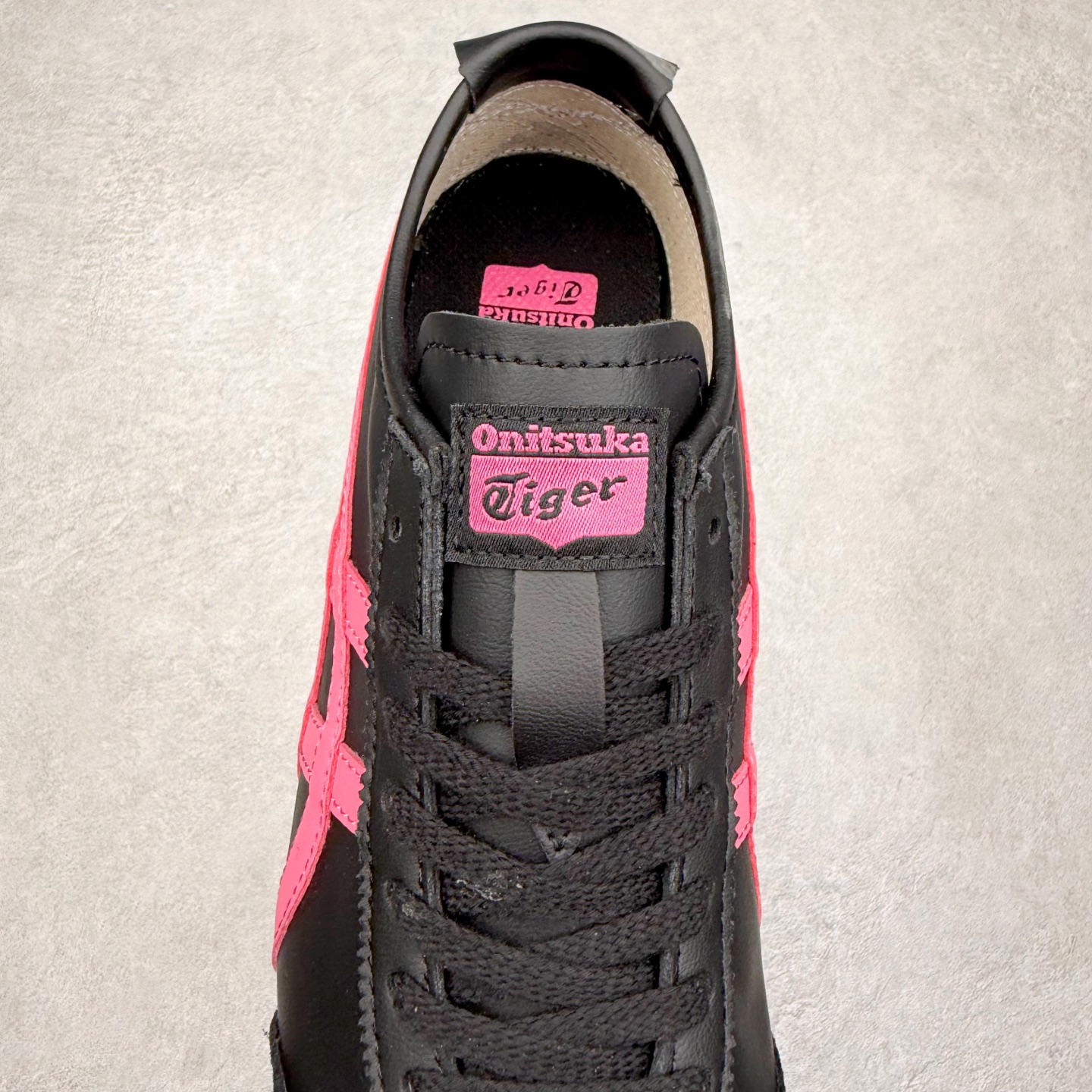 图片[5]-＃C版 Asics Onitsuka Tiger MEXICO 66 亚瑟士鬼冢虎复古经典板鞋 市场王者选手 海外订单工厂出品 长期生产补货永不断码 超成熟稳定的做工品控 原装全套纸板楦头开发 原汁原味 完美呈现版型 私模正确鞋底咬花纹路 一比一鞋头弧度高度鞋身弧度 绝不口嗨 细节品控鞋型随意秒杀市面 原档咬花纹路私模大底 一个单元有六个三角形 总体形拼接呈现花瓣状 官方四联吊牌 原装Ortholite轻量化鞋垫 原盒原配 质保卡 说明书 钢印防尘纸 纸板中底带钢印 乳胶组合鞋垫 支持全方位的对比专柜 产品从款式颜色造型上体现出追求舒适和细节的完美 鞋类更是推崇手工制作的严谨与完美 融舒适性与可穿性的设计风格 注重细节的完美和别致魅力 既保持稳重 又不失轻松的时尚感 尺码：36 37 37.5 38 39 39.5 40 40.5 41.5 42 42.5 43.5 44 45-选品中心