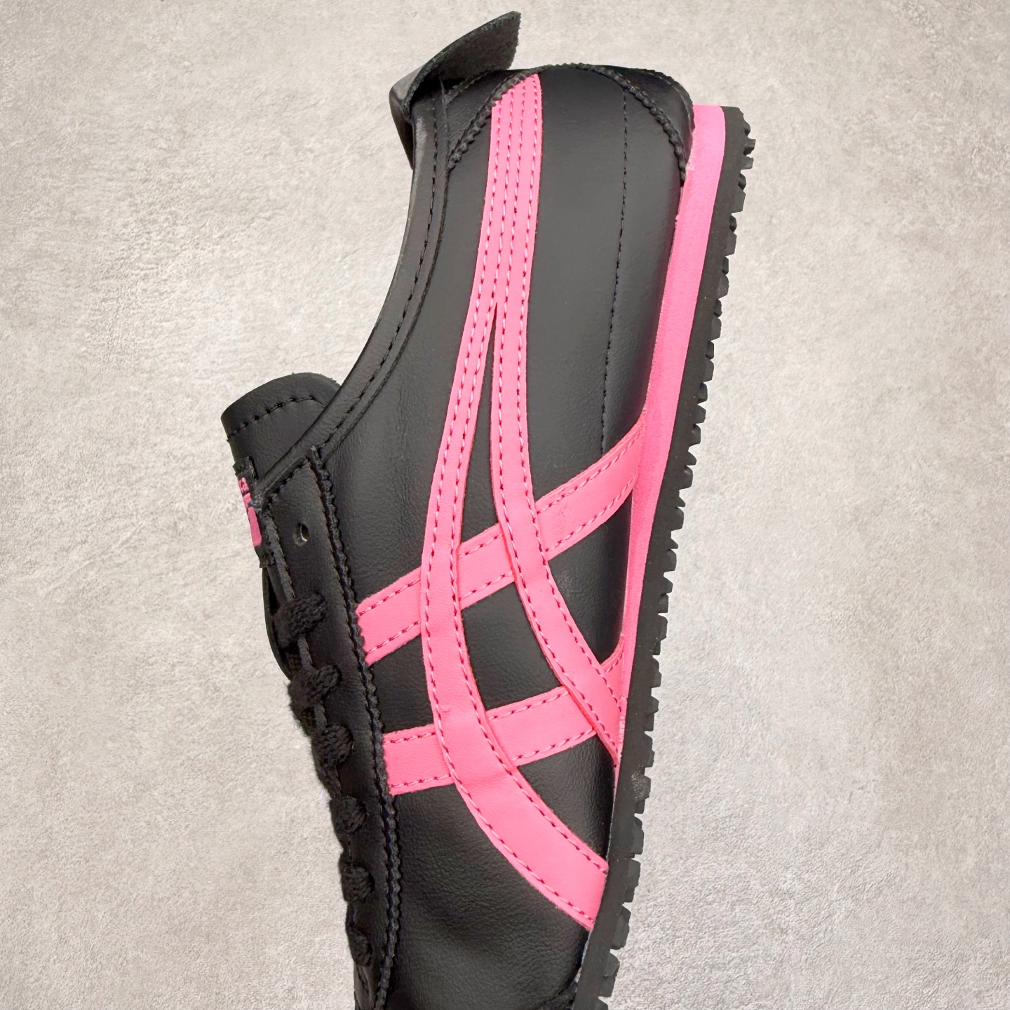 图片[7]-＃C版 Asics Onitsuka Tiger MEXICO 66 亚瑟士鬼冢虎复古经典板鞋 市场王者选手 海外订单工厂出品 长期生产补货永不断码 超成熟稳定的做工品控 原装全套纸板楦头开发 原汁原味 完美呈现版型 私模正确鞋底咬花纹路 一比一鞋头弧度高度鞋身弧度 绝不口嗨 细节品控鞋型随意秒杀市面 原档咬花纹路私模大底 一个单元有六个三角形 总体形拼接呈现花瓣状 官方四联吊牌 原装Ortholite轻量化鞋垫 原盒原配 质保卡 说明书 钢印防尘纸 纸板中底带钢印 乳胶组合鞋垫 支持全方位的对比专柜 产品从款式颜色造型上体现出追求舒适和细节的完美 鞋类更是推崇手工制作的严谨与完美 融舒适性与可穿性的设计风格 注重细节的完美和别致魅力 既保持稳重 又不失轻松的时尚感 尺码：36 37 37.5 38 39 39.5 40 40.5 41.5 42 42.5 43.5 44 45-选品中心