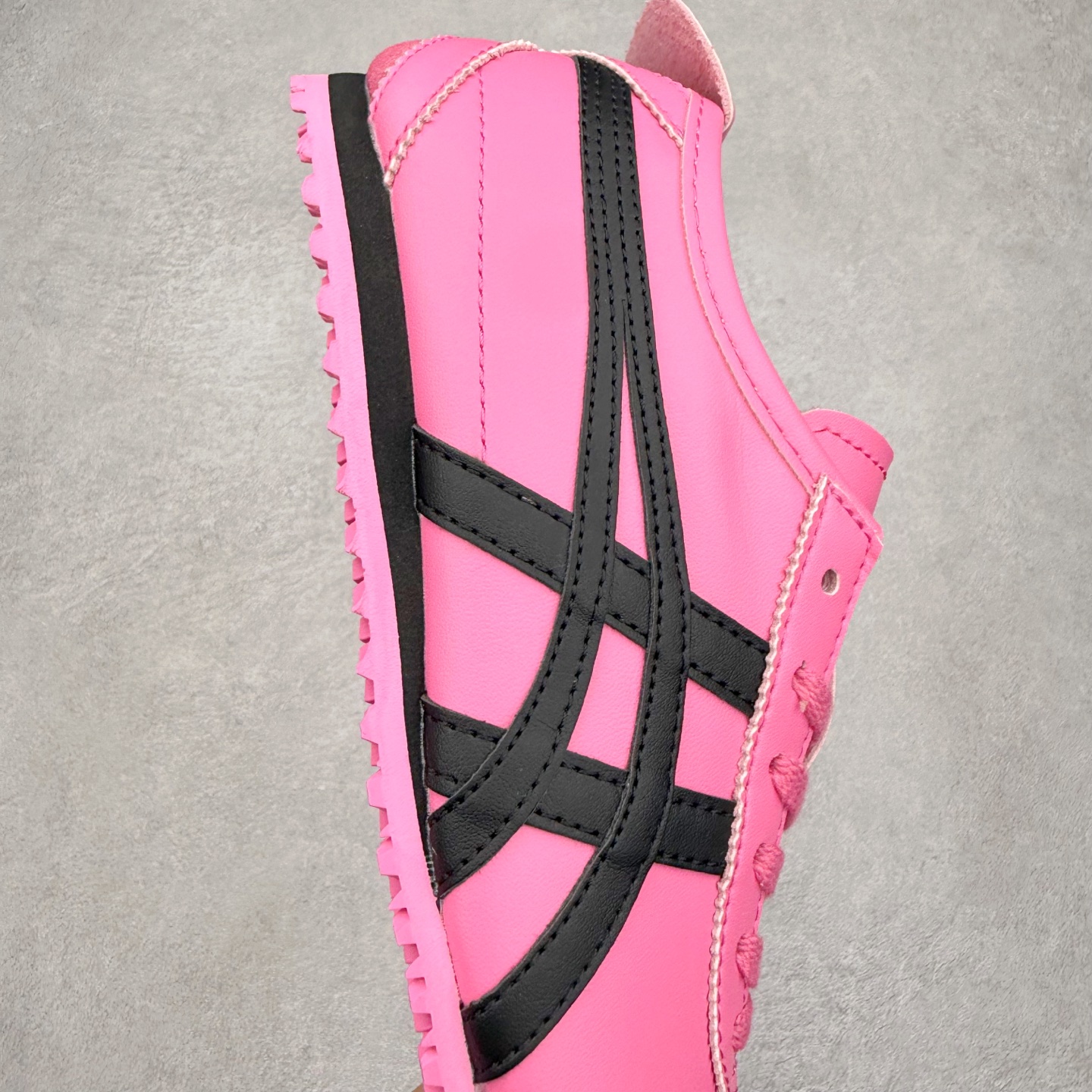 图片[6]-＃C版 Asics Onitsuka Tiger MEXICO 66 亚瑟士鬼冢虎复古经典板鞋 市场王者选手 海外订单工厂出品 长期生产补货永不断码 超成熟稳定的做工品控 原装全套纸板楦头开发 原汁原味 完美呈现版型 私模正确鞋底咬花纹路 一比一鞋头弧度高度鞋身弧度 绝不口嗨 细节品控鞋型随意秒杀市面 原档咬花纹路私模大底 一个单元有六个三角形 总体形拼接呈现花瓣状 官方四联吊牌 原装Ortholite轻量化鞋垫 原盒原配 质保卡 说明书 钢印防尘纸 纸板中底带钢印 乳胶组合鞋垫 支持全方位的对比专柜 产品从款式颜色造型上体现出追求舒适和细节的完美 鞋类更是推崇手工制作的严谨与完美 融舒适性与可穿性的设计风格 注重细节的完美和别致魅力 既保持稳重 又不失轻松的时尚感 尺码：36 37 37.5 38 39 39.5 40 40.5 41.5 42 42.5 43.5 44 45-选品中心