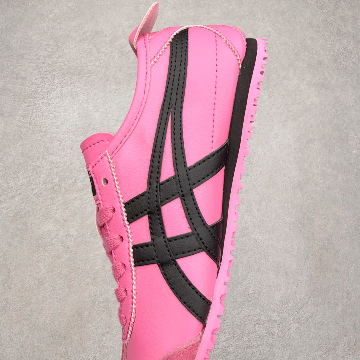 图片[7]-＃C版 Asics Onitsuka Tiger MEXICO 66 亚瑟士鬼冢虎复古经典板鞋 市场王者选手 海外订单工厂出品 长期生产补货永不断码 超成熟稳定的做工品控 原装全套纸板楦头开发 原汁原味 完美呈现版型 私模正确鞋底咬花纹路 一比一鞋头弧度高度鞋身弧度 绝不口嗨 细节品控鞋型随意秒杀市面 原档咬花纹路私模大底 一个单元有六个三角形 总体形拼接呈现花瓣状 官方四联吊牌 原装Ortholite轻量化鞋垫 原盒原配 质保卡 说明书 钢印防尘纸 纸板中底带钢印 乳胶组合鞋垫 支持全方位的对比专柜 产品从款式颜色造型上体现出追求舒适和细节的完美 鞋类更是推崇手工制作的严谨与完美 融舒适性与可穿性的设计风格 注重细节的完美和别致魅力 既保持稳重 又不失轻松的时尚感 尺码：36 37 37.5 38 39 39.5 40 40.5 41.5 42 42.5 43.5 44 45-选品中心