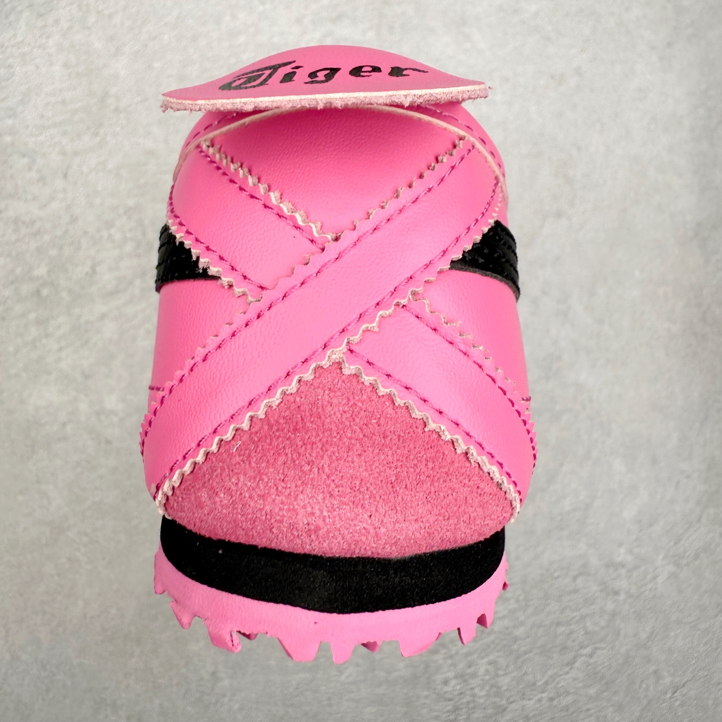 图片[8]-＃C版 Asics Onitsuka Tiger MEXICO 66 亚瑟士鬼冢虎复古经典板鞋 市场王者选手 海外订单工厂出品 长期生产补货永不断码 超成熟稳定的做工品控 原装全套纸板楦头开发 原汁原味 完美呈现版型 私模正确鞋底咬花纹路 一比一鞋头弧度高度鞋身弧度 绝不口嗨 细节品控鞋型随意秒杀市面 原档咬花纹路私模大底 一个单元有六个三角形 总体形拼接呈现花瓣状 官方四联吊牌 原装Ortholite轻量化鞋垫 原盒原配 质保卡 说明书 钢印防尘纸 纸板中底带钢印 乳胶组合鞋垫 支持全方位的对比专柜 产品从款式颜色造型上体现出追求舒适和细节的完美 鞋类更是推崇手工制作的严谨与完美 融舒适性与可穿性的设计风格 注重细节的完美和别致魅力 既保持稳重 又不失轻松的时尚感 尺码：36 37 37.5 38 39 39.5 40 40.5 41.5 42 42.5 43.5 44 45-选品中心