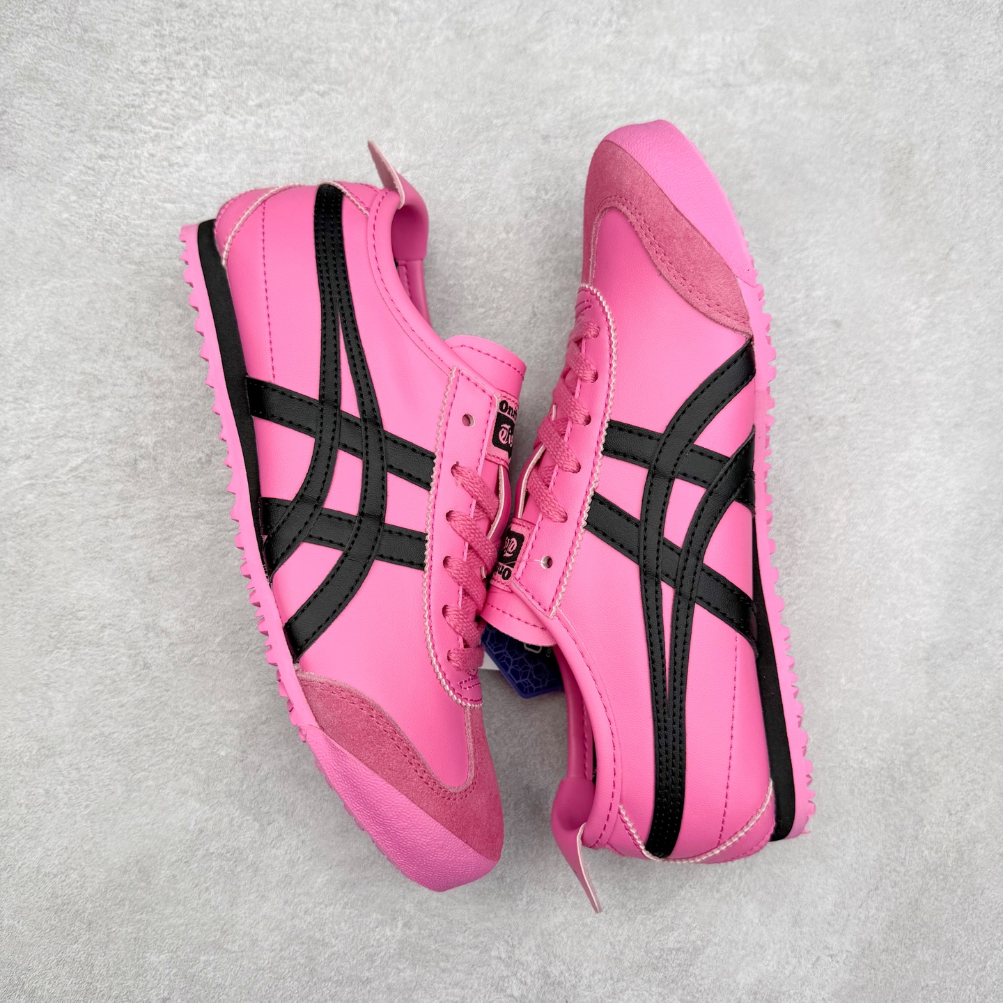 图片[3]-＃C版 Asics Onitsuka Tiger MEXICO 66 亚瑟士鬼冢虎复古经典板鞋 市场王者选手 海外订单工厂出品 长期生产补货永不断码 超成熟稳定的做工品控 原装全套纸板楦头开发 原汁原味 完美呈现版型 私模正确鞋底咬花纹路 一比一鞋头弧度高度鞋身弧度 绝不口嗨 细节品控鞋型随意秒杀市面 原档咬花纹路私模大底 一个单元有六个三角形 总体形拼接呈现花瓣状 官方四联吊牌 原装Ortholite轻量化鞋垫 原盒原配 质保卡 说明书 钢印防尘纸 纸板中底带钢印 乳胶组合鞋垫 支持全方位的对比专柜 产品从款式颜色造型上体现出追求舒适和细节的完美 鞋类更是推崇手工制作的严谨与完美 融舒适性与可穿性的设计风格 注重细节的完美和别致魅力 既保持稳重 又不失轻松的时尚感 尺码：36 37 37.5 38 39 39.5 40 40.5 41.5 42 42.5 43.5 44 45-选品中心