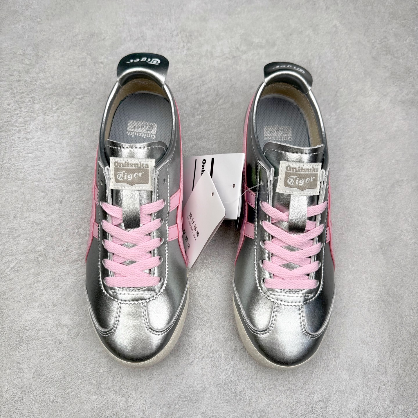 图片[2]-＃C版 Asics Onitsuka Tiger MEXICO 66 亚瑟士鬼冢虎复古经典板鞋 市场王者选手 海外订单工厂出品 长期生产补货永不断码 超成熟稳定的做工品控 原装全套纸板楦头开发 原汁原味 完美呈现版型 私模正确鞋底咬花纹路 一比一鞋头弧度高度鞋身弧度 绝不口嗨 细节品控鞋型随意秒杀市面 原档咬花纹路私模大底 一个单元有六个三角形 总体形拼接呈现花瓣状 官方四联吊牌 原装Ortholite轻量化鞋垫 原盒原配 质保卡 说明书 钢印防尘纸 纸板中底带钢印 乳胶组合鞋垫 支持全方位的对比专柜 产品从款式颜色造型上体现出追求舒适和细节的完美 鞋类更是推崇手工制作的严谨与完美 融舒适性与可穿性的设计风格 注重细节的完美和别致魅力 既保持稳重 又不失轻松的时尚感 尺码：36 37 37.5 38 39 39.5 40 40.5 41.5 42 42.5 43.5 44 45-选品中心