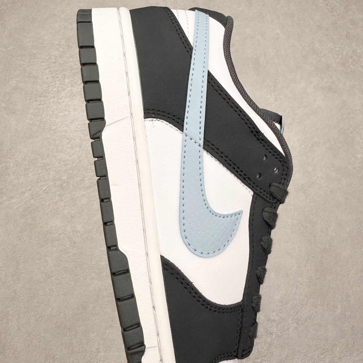 图片[6]-＃F版 NK SB Dunk Low 黑蓝 IB3079-100 极限压缩利润空间 超乎所想的高性价比 用料绝不含糊 原盒原配 正确耐磨橡胶大底 超高清洁度 全鞋零毛边皮料切割 全套原楦原模倾力打造完美版型 尺码：36 36.5 37.5 38 38.5 39 40 40.5 41 42 42.5 43 44 44.5 45 46 47.5-选品中心