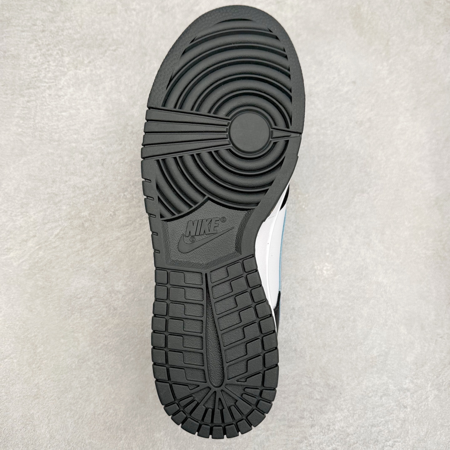 图片[9]-＃F版 NK SB Dunk Low 黑蓝 IB3079-100 极限压缩利润空间 超乎所想的高性价比 用料绝不含糊 原盒原配 正确耐磨橡胶大底 超高清洁度 全鞋零毛边皮料切割 全套原楦原模倾力打造完美版型 尺码：36 36.5 37.5 38 38.5 39 40 40.5 41 42 42.5 43 44 44.5 45 46 47.5-选品中心