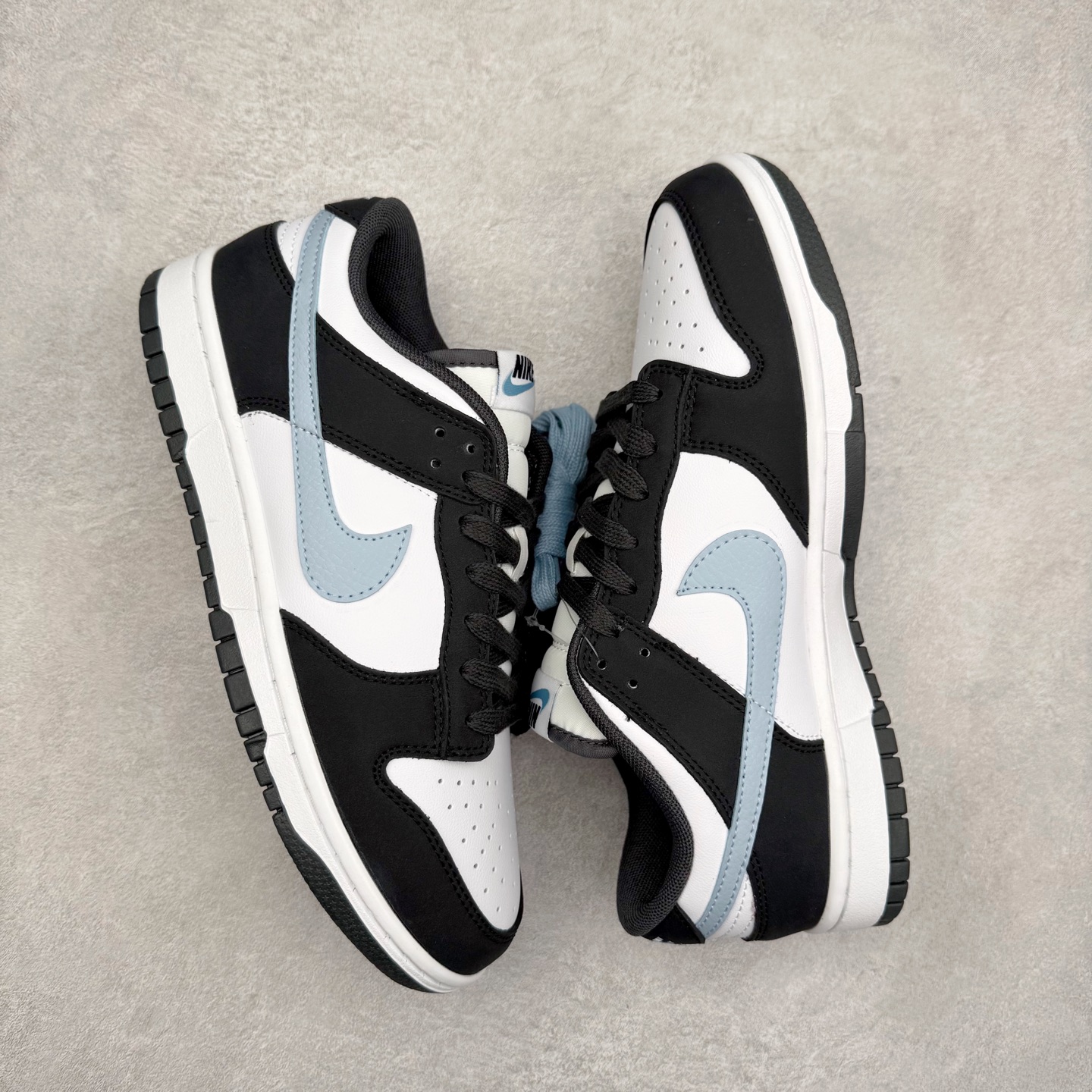 图片[3]-＃F版 NK SB Dunk Low 黑蓝 IB3079-100 极限压缩利润空间 超乎所想的高性价比 用料绝不含糊 原盒原配 正确耐磨橡胶大底 超高清洁度 全鞋零毛边皮料切割 全套原楦原模倾力打造完美版型 尺码：36 36.5 37.5 38 38.5 39 40 40.5 41 42 42.5 43 44 44.5 45 46 47.5-选品中心