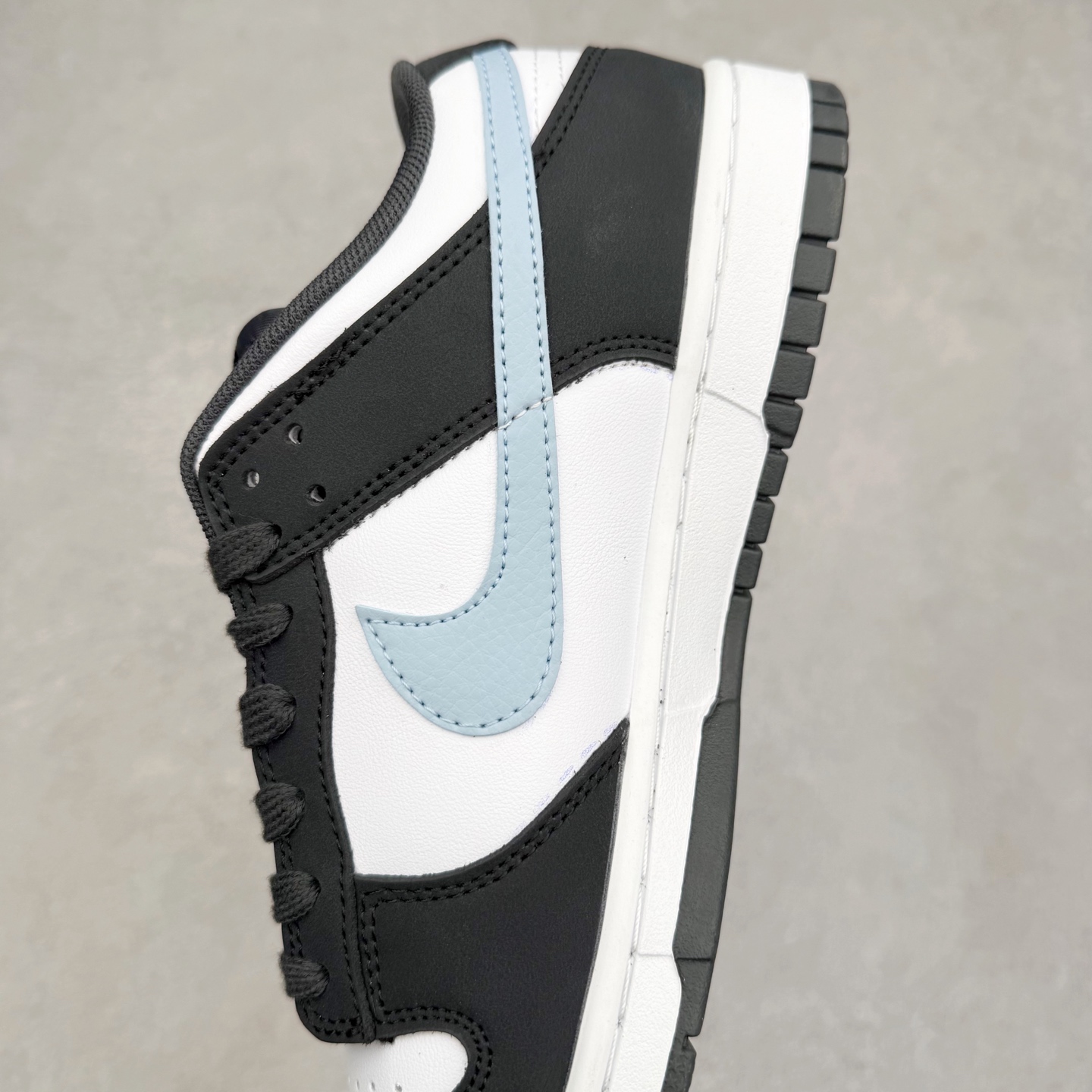 图片[7]-＃F版 NK SB Dunk Low 黑蓝 IB3079-100 极限压缩利润空间 超乎所想的高性价比 用料绝不含糊 原盒原配 正确耐磨橡胶大底 超高清洁度 全鞋零毛边皮料切割 全套原楦原模倾力打造完美版型 尺码：36 36.5 37.5 38 38.5 39 40 40.5 41 42 42.5 43 44 44.5 45 46 47.5-选品中心