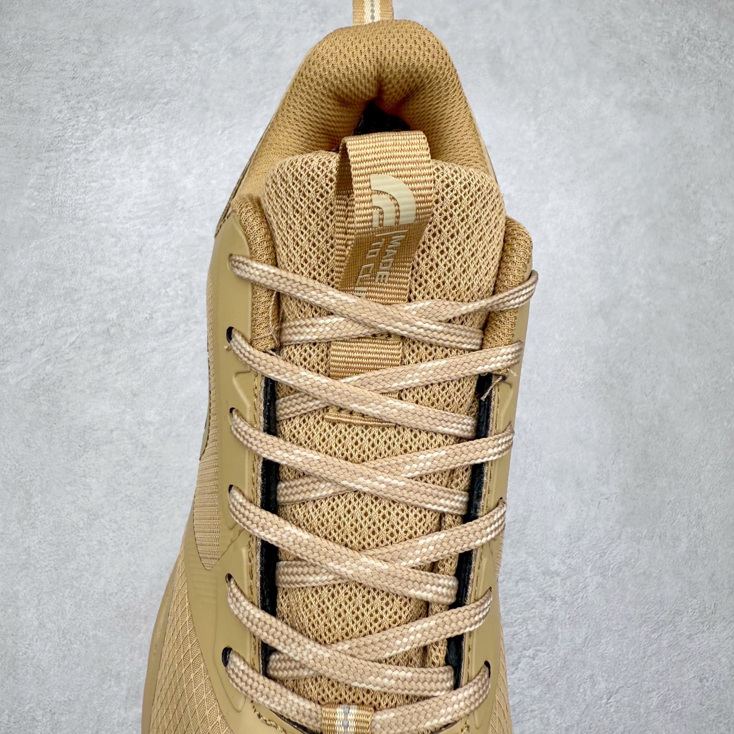 图片[5]-The North Face 北面乐斯菲斯户外运动休闲登山鞋越野徒步鞋 广东大厂品质 面料采用进口磨砂牛皮 鞋底采用Vibram黄金大底 专门为鞋底设计的橡胶以出色的耐磨性 良好的防滑性或得不少户外运动爱好者的喜欢 专业户外登山品牌（北面）The North Face自1966年创立，由两位热爱登山徒步的年轻登山者于美西旧金山开创，不断透过研发与创新，并且将最先进的技术结合在服装与鞋款设计，生产多种外型帅气且专业能力非常强的户外运动装备而备受欢迎。尺码：39-45（运动鞋码）-选品中心