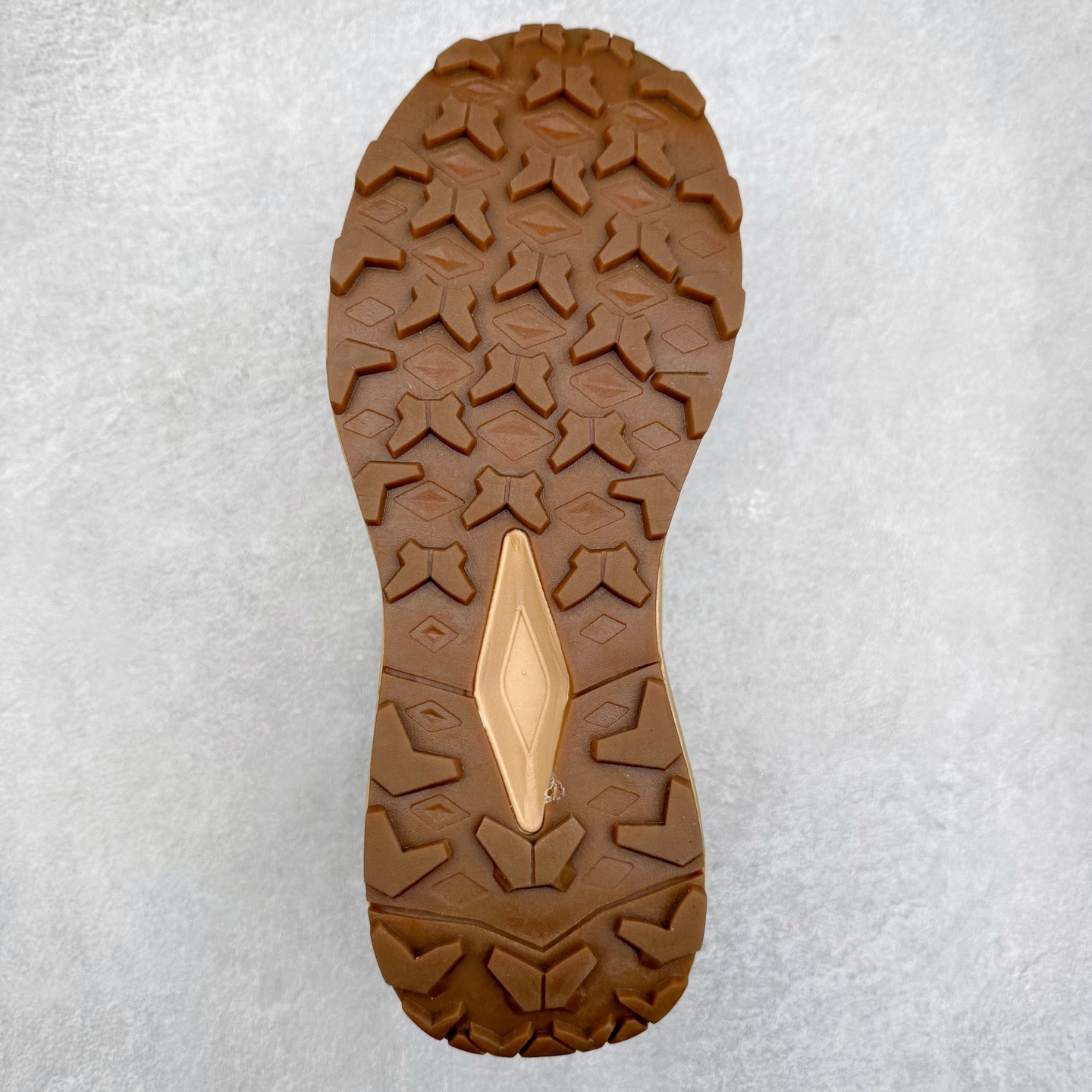 图片[9]-The North Face 北面乐斯菲斯户外运动休闲登山鞋越野徒步鞋 广东大厂品质 面料采用进口磨砂牛皮 鞋底采用Vibram黄金大底 专门为鞋底设计的橡胶以出色的耐磨性 良好的防滑性或得不少户外运动爱好者的喜欢 专业户外登山品牌（北面）The North Face自1966年创立，由两位热爱登山徒步的年轻登山者于美西旧金山开创，不断透过研发与创新，并且将最先进的技术结合在服装与鞋款设计，生产多种外型帅气且专业能力非常强的户外运动装备而备受欢迎。尺码：39-45（运动鞋码）-选品中心