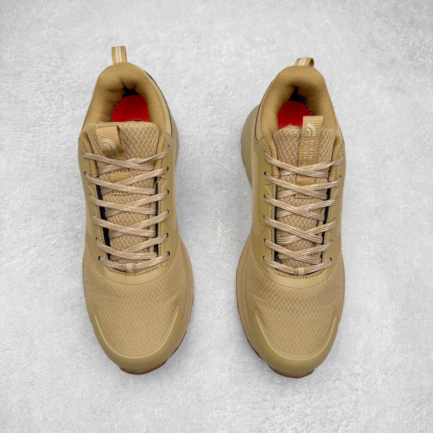 图片[2]-The North Face 北面乐斯菲斯户外运动休闲登山鞋越野徒步鞋 广东大厂品质 面料采用进口磨砂牛皮 鞋底采用Vibram黄金大底 专门为鞋底设计的橡胶以出色的耐磨性 良好的防滑性或得不少户外运动爱好者的喜欢 专业户外登山品牌（北面）The North Face自1966年创立，由两位热爱登山徒步的年轻登山者于美西旧金山开创，不断透过研发与创新，并且将最先进的技术结合在服装与鞋款设计，生产多种外型帅气且专业能力非常强的户外运动装备而备受欢迎。尺码：39-45（运动鞋码）-选品中心