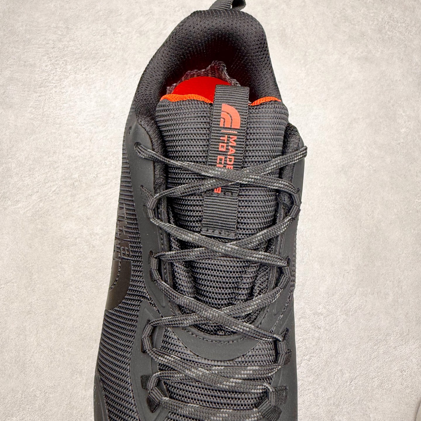 图片[5]-The North Face 北面乐斯菲斯户外运动休闲登山鞋越野徒步鞋 广东大厂品质 面料采用进口磨砂牛皮 鞋底采用Vibram黄金大底 专门为鞋底设计的橡胶以出色的耐磨性 良好的防滑性或得不少户外运动爱好者的喜欢 专业户外登山品牌（北面）The North Face自1966年创立，由两位热爱登山徒步的年轻登山者于美西旧金山开创，不断透过研发与创新，并且将最先进的技术结合在服装与鞋款设计，生产多种外型帅气且专业能力非常强的户外运动装备而备受欢迎。尺码：39-45（运动鞋码）-选品中心