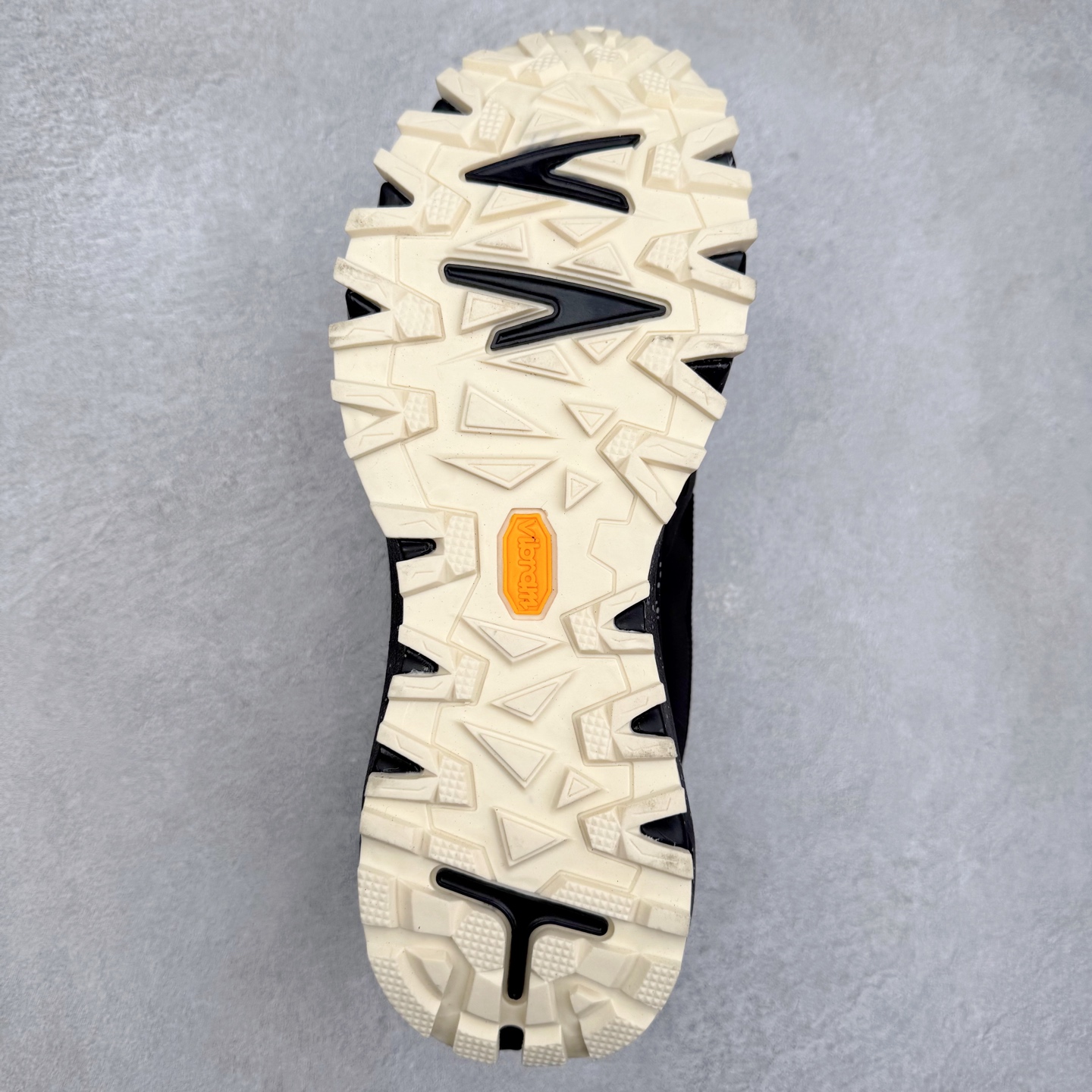 图片[9]-The North Face 北面乐斯菲斯户外运动休闲登山鞋越野徒步鞋 广东大厂品质 面料采用进口磨砂牛皮 鞋底采用Vibram黄金大底 专门为鞋底设计的橡胶以出色的耐磨性 良好的防滑性或得不少户外运动爱好者的喜欢 专业户外登山品牌（北面）The North Face自1966年创立，由两位热爱登山徒步的年轻登山者于美西旧金山开创，不断透过研发与创新，并且将最先进的技术结合在服装与鞋款设计，生产多种外型帅气且专业能力非常强的户外运动装备而备受欢迎。尺码：39-45（运动鞋码）-选品中心