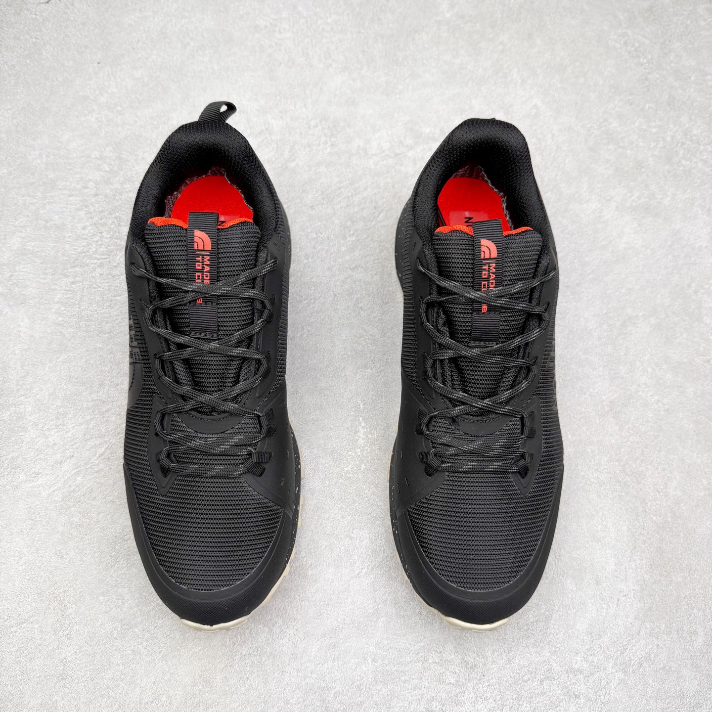 图片[2]-The North Face 北面乐斯菲斯户外运动休闲登山鞋越野徒步鞋 广东大厂品质 面料采用进口磨砂牛皮 鞋底采用Vibram黄金大底 专门为鞋底设计的橡胶以出色的耐磨性 良好的防滑性或得不少户外运动爱好者的喜欢 专业户外登山品牌（北面）The North Face自1966年创立，由两位热爱登山徒步的年轻登山者于美西旧金山开创，不断透过研发与创新，并且将最先进的技术结合在服装与鞋款设计，生产多种外型帅气且专业能力非常强的户外运动装备而备受欢迎。尺码：39-45（运动鞋码）-选品中心