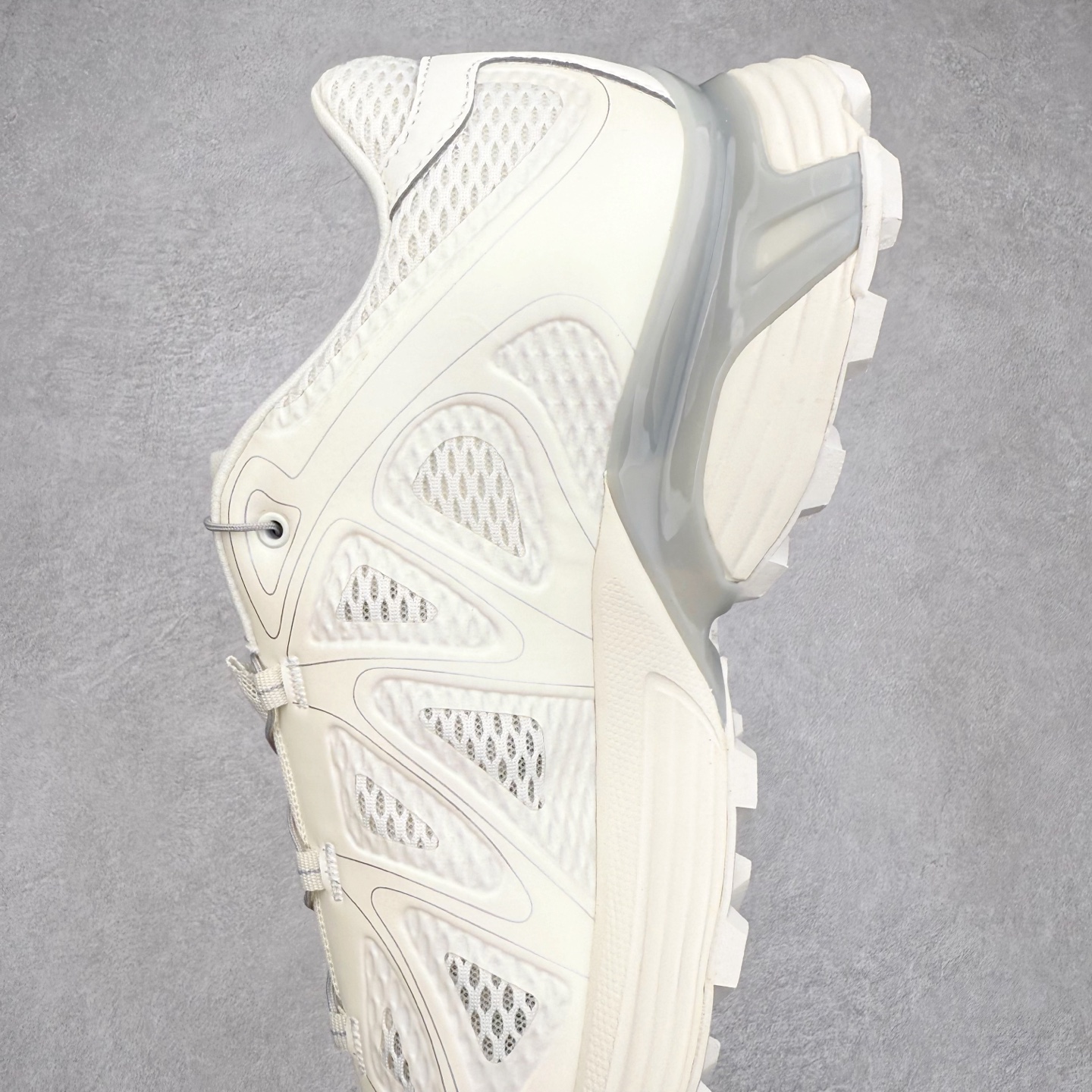 图片[7]-＃HP SALOMON XT-WHISPER 萨洛蒙圆头防滑耐磨低帮休闲越野训练城市通勤跑步鞋 男女同款 浅棕色 纯原外贸平台特供订单 耗时半年巨作 全套原纸板楦头开发 原厂特供网布配套加持 确保原汁原味 完美呈现版型 原档数据独家私模五层组合大底 男女鞋同步官方开发至46.5 原装Ortholite轻量化鞋垫 中底布带钢印编号 原厂TPU锁扣 进口港宝加持 后跟自然饱满 还原公司包裹性 鞋面以“锯齿”状的包裹系统呈现 在基色底之下加入了各种色点缀 将公司的最新技术和时尚前卫的造型融入耐用的长跑款式中 鞋面由 TPU 薄膜制成 并焊接在高耐磨网眼上 使其既时尚又坚固 由 ACS底盘支撑 可增强稳定性和支撑力 以及由橡胶凸耳 Contragrip外底覆盖的 EVA 缓冲中底 旨在应对崎岖的地形 鞋舌上的彩色Salomon 标签、Quicklace 系统以及鞋头、鞋舌和鞋跟上的附加品牌使细节更加完美 让穿着者可以轻松驾驭户外与通勤下的任何运动生活场景 无缝鞋身户外随意纵横 颜值与脚感兼备 出街通勤 绝对非常吸睛 你值得拥有 尺码：36 36.5 37.5 38 38.5 39 40 40.5 41 42 42.5 43 44 44.5 45 46 46.5 注意：偏小1码-选品中心