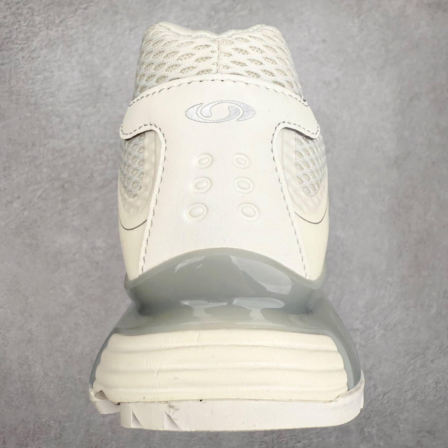 图片[8]-＃HP SALOMON XT-WHISPER 萨洛蒙圆头防滑耐磨低帮休闲越野训练城市通勤跑步鞋 男女同款 浅棕色 纯原外贸平台特供订单 耗时半年巨作 全套原纸板楦头开发 原厂特供网布配套加持 确保原汁原味 完美呈现版型 原档数据独家私模五层组合大底 男女鞋同步官方开发至46.5 原装Ortholite轻量化鞋垫 中底布带钢印编号 原厂TPU锁扣 进口港宝加持 后跟自然饱满 还原公司包裹性 鞋面以“锯齿”状的包裹系统呈现 在基色底之下加入了各种色点缀 将公司的最新技术和时尚前卫的造型融入耐用的长跑款式中 鞋面由 TPU 薄膜制成 并焊接在高耐磨网眼上 使其既时尚又坚固 由 ACS底盘支撑 可增强稳定性和支撑力 以及由橡胶凸耳 Contragrip外底覆盖的 EVA 缓冲中底 旨在应对崎岖的地形 鞋舌上的彩色Salomon 标签、Quicklace 系统以及鞋头、鞋舌和鞋跟上的附加品牌使细节更加完美 让穿着者可以轻松驾驭户外与通勤下的任何运动生活场景 无缝鞋身户外随意纵横 颜值与脚感兼备 出街通勤 绝对非常吸睛 你值得拥有 尺码：36 36.5 37.5 38 38.5 39 40 40.5 41 42 42.5 43 44 44.5 45 46 46.5 注意：偏小1码-选品中心