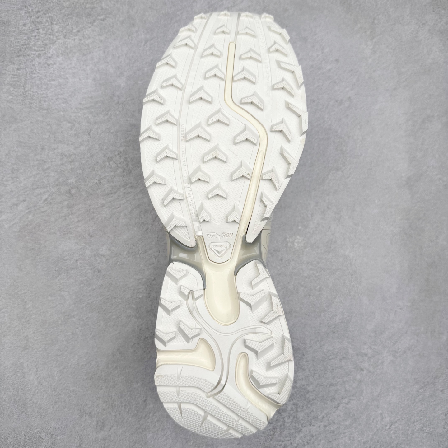 图片[9]-＃HP SALOMON XT-WHISPER 萨洛蒙圆头防滑耐磨低帮休闲越野训练城市通勤跑步鞋 男女同款 浅棕色 纯原外贸平台特供订单 耗时半年巨作 全套原纸板楦头开发 原厂特供网布配套加持 确保原汁原味 完美呈现版型 原档数据独家私模五层组合大底 男女鞋同步官方开发至46.5 原装Ortholite轻量化鞋垫 中底布带钢印编号 原厂TPU锁扣 进口港宝加持 后跟自然饱满 还原公司包裹性 鞋面以“锯齿”状的包裹系统呈现 在基色底之下加入了各种色点缀 将公司的最新技术和时尚前卫的造型融入耐用的长跑款式中 鞋面由 TPU 薄膜制成 并焊接在高耐磨网眼上 使其既时尚又坚固 由 ACS底盘支撑 可增强稳定性和支撑力 以及由橡胶凸耳 Contragrip外底覆盖的 EVA 缓冲中底 旨在应对崎岖的地形 鞋舌上的彩色Salomon 标签、Quicklace 系统以及鞋头、鞋舌和鞋跟上的附加品牌使细节更加完美 让穿着者可以轻松驾驭户外与通勤下的任何运动生活场景 无缝鞋身户外随意纵横 颜值与脚感兼备 出街通勤 绝对非常吸睛 你值得拥有 尺码：36 36.5 37.5 38 38.5 39 40 40.5 41 42 42.5 43 44 44.5 45 46 46.5 注意：偏小1码-选品中心