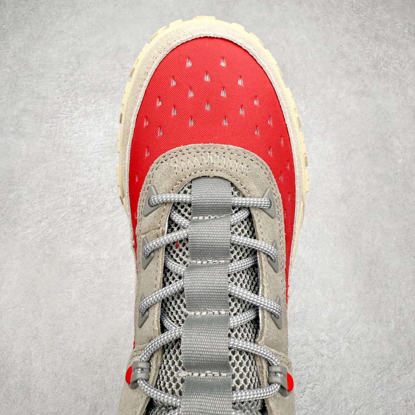 图片[4]-Timberland Greenstride Motion 6 添柏岚防滑耐磨低帮户外功能鞋 简约大方的造型设计，给人以随性休闲的时尚格调，穿着舒适轻便，运动灵活自如，满足日常个性穿搭。Timberland户外品牌最早成立于1918年的美国波士顿，它的成功故事就从第一双防水皮靴Yellow Boots开始。这双具备完全防水机能的靴子瞬间广受好评，他那独创又不失古典的款式，以及大胆使用黄色的崭新风格，吸引了广大消费者的目光。现今仍不改其原有风貌的这双黄靴，就是火遍全球的“大黄靴”。Timberland的高端工艺、实穿耐用等特点让他拥有绝对鞋界地位。尺码：40 41 41.5 42 43 43.5 44 44.5 45 45.5 46-选品中心