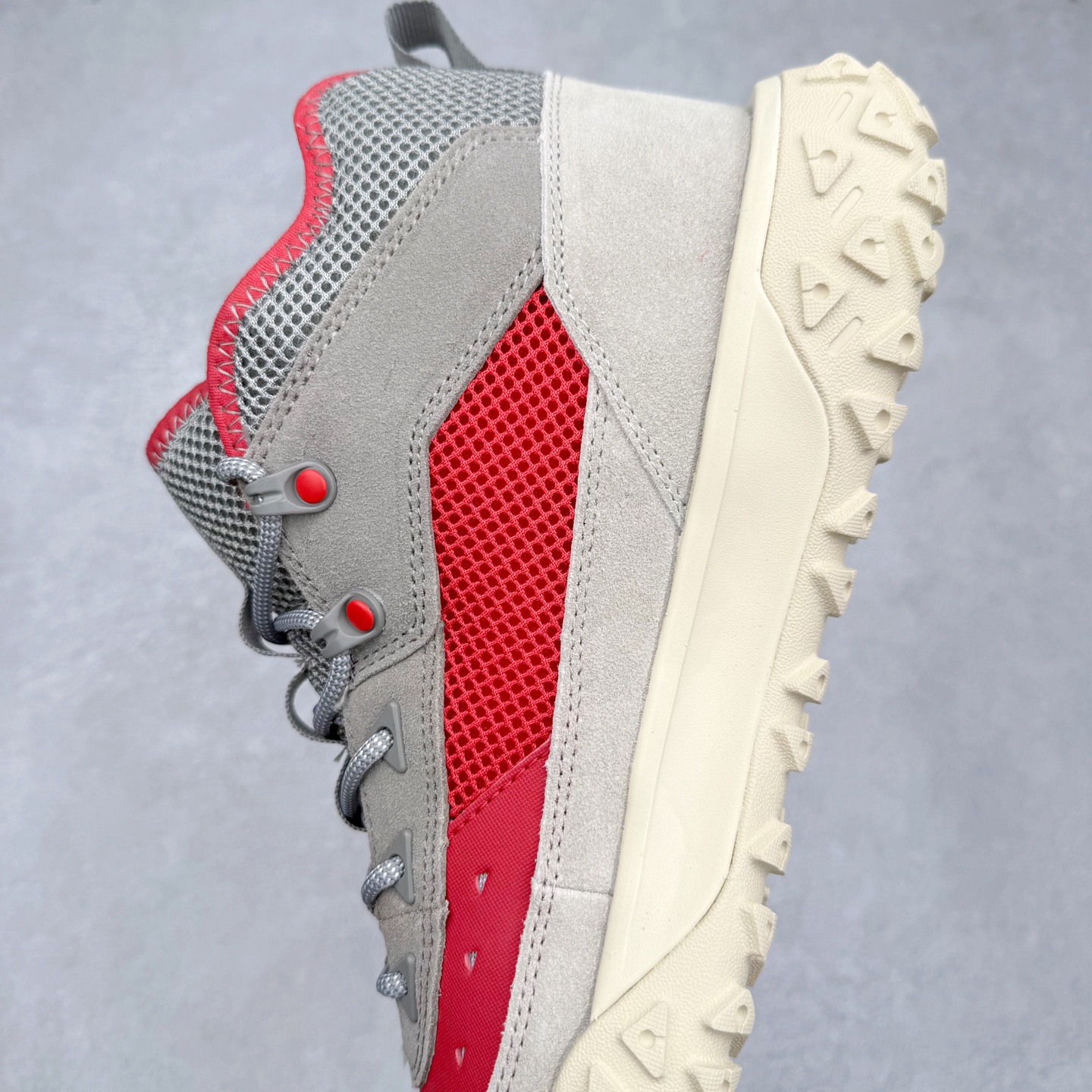 图片[7]-Timberland Greenstride Motion 6 添柏岚防滑耐磨低帮户外功能鞋 简约大方的造型设计，给人以随性休闲的时尚格调，穿着舒适轻便，运动灵活自如，满足日常个性穿搭。Timberland户外品牌最早成立于1918年的美国波士顿，它的成功故事就从第一双防水皮靴Yellow Boots开始。这双具备完全防水机能的靴子瞬间广受好评，他那独创又不失古典的款式，以及大胆使用黄色的崭新风格，吸引了广大消费者的目光。现今仍不改其原有风貌的这双黄靴，就是火遍全球的“大黄靴”。Timberland的高端工艺、实穿耐用等特点让他拥有绝对鞋界地位。尺码：40 41 41.5 42 43 43.5 44 44.5 45 45.5 46-选品中心