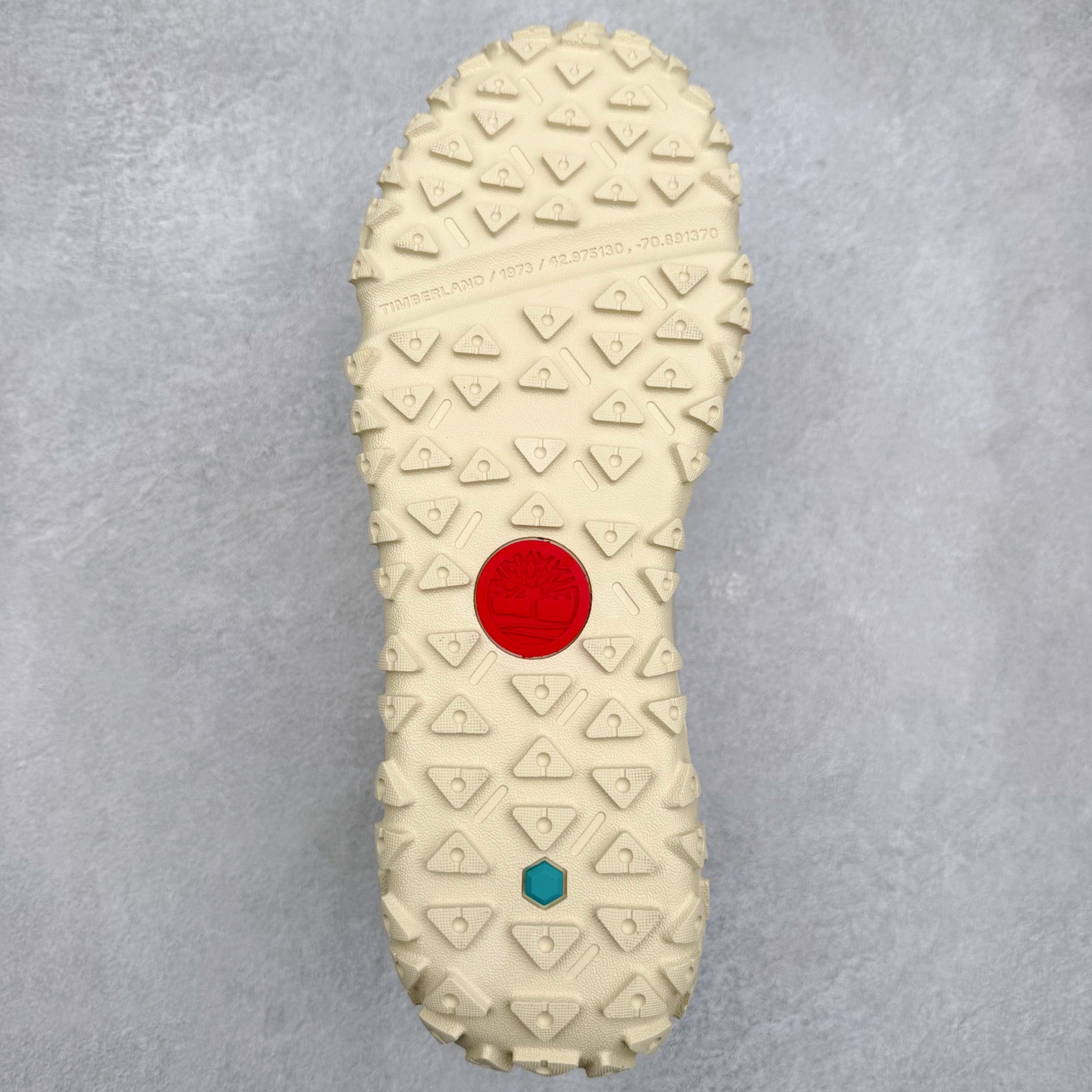 图片[9]-Timberland Greenstride Motion 6 添柏岚防滑耐磨低帮户外功能鞋 简约大方的造型设计，给人以随性休闲的时尚格调，穿着舒适轻便，运动灵活自如，满足日常个性穿搭。Timberland户外品牌最早成立于1918年的美国波士顿，它的成功故事就从第一双防水皮靴Yellow Boots开始。这双具备完全防水机能的靴子瞬间广受好评，他那独创又不失古典的款式，以及大胆使用黄色的崭新风格，吸引了广大消费者的目光。现今仍不改其原有风貌的这双黄靴，就是火遍全球的“大黄靴”。Timberland的高端工艺、实穿耐用等特点让他拥有绝对鞋界地位。尺码：40 41 41.5 42 43 43.5 44 44.5 45 45.5 46-选品中心