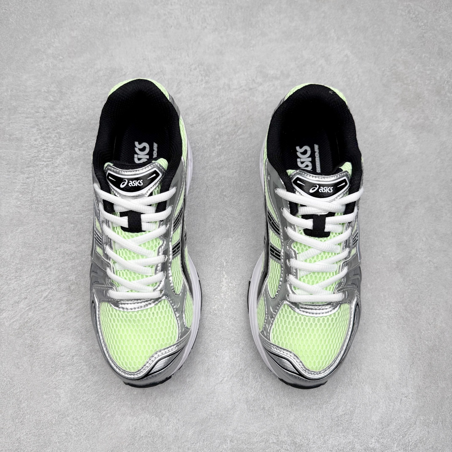 图片[2]-＃特价福利 ASICS GEL-KAYANO 14 亚瑟士K14系列户外复古潮流百搭织物合成革缓震休闲跑步鞋 原装纸板楦头开发 独家私模五层组合大底 原厂定制缓震硅胶加持 原盒原配 官方四联吊牌 原装Ortholite轻量化鞋垫 设计师 Hidenori Yamashita 以「Flash」一词为灵感 创造出未来感金属色鞋面 改造升级内在性能 由内而外全面革新 为 GEL-KAYANO 家族传承及经典跑鞋文化的延续 创下里程碑式作品 K14跑鞋重新诠释了复古的跑步形状 并以其 2000 年代后期的美学理念重新铺装 银色与蓝色的鞋面极为高档 网面铺陈与鞋面、鞋头多处细节位增添了透气性 鞋后跟部中底上以及多密度耐磨鞋底增加了 GEL 缓震胶 提供高抗冲击性、缓冲性、可保护脚部免受地面冲击的影响 穿着舒适性十足 尺码：35.5 36 37 37.5 38 39 39.5 40.5 41.5 42 42.5 43.5 44 45-选品中心