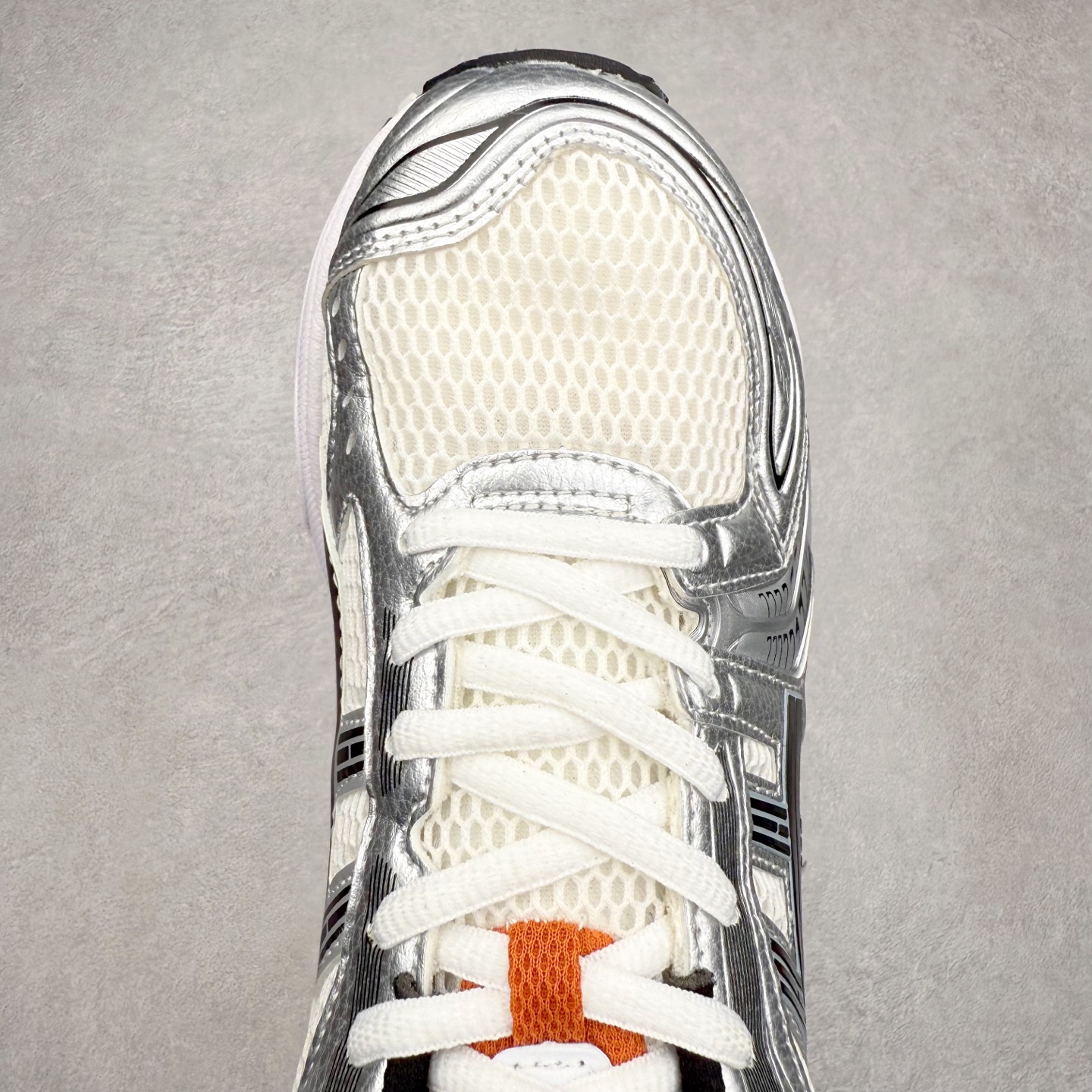 图片[4]-＃特价福利 ASICS GEL-KAYANO 14 亚瑟士K14系列户外复古潮流百搭织物合成革缓震休闲跑步鞋 原装纸板楦头开发 独家私模五层组合大底 原厂定制缓震硅胶加持 原盒原配 官方四联吊牌 原装Ortholite轻量化鞋垫 设计师 Hidenori Yamashita 以「Flash」一词为灵感 创造出未来感金属色鞋面 改造升级内在性能 由内而外全面革新 为 GEL-KAYANO 家族传承及经典跑鞋文化的延续 创下里程碑式作品 K14跑鞋重新诠释了复古的跑步形状 并以其 2000 年代后期的美学理念重新铺装 银色与蓝色的鞋面极为高档 网面铺陈与鞋面、鞋头多处细节位增添了透气性 鞋后跟部中底上以及多密度耐磨鞋底增加了 GEL 缓震胶 提供高抗冲击性、缓冲性、可保护脚部免受地面冲击的影响 穿着舒适性十足 尺码：35.5 36 37 37.5 38 39 39.5 40.5 41.5 42 42.5 43.5 44 45-选品中心