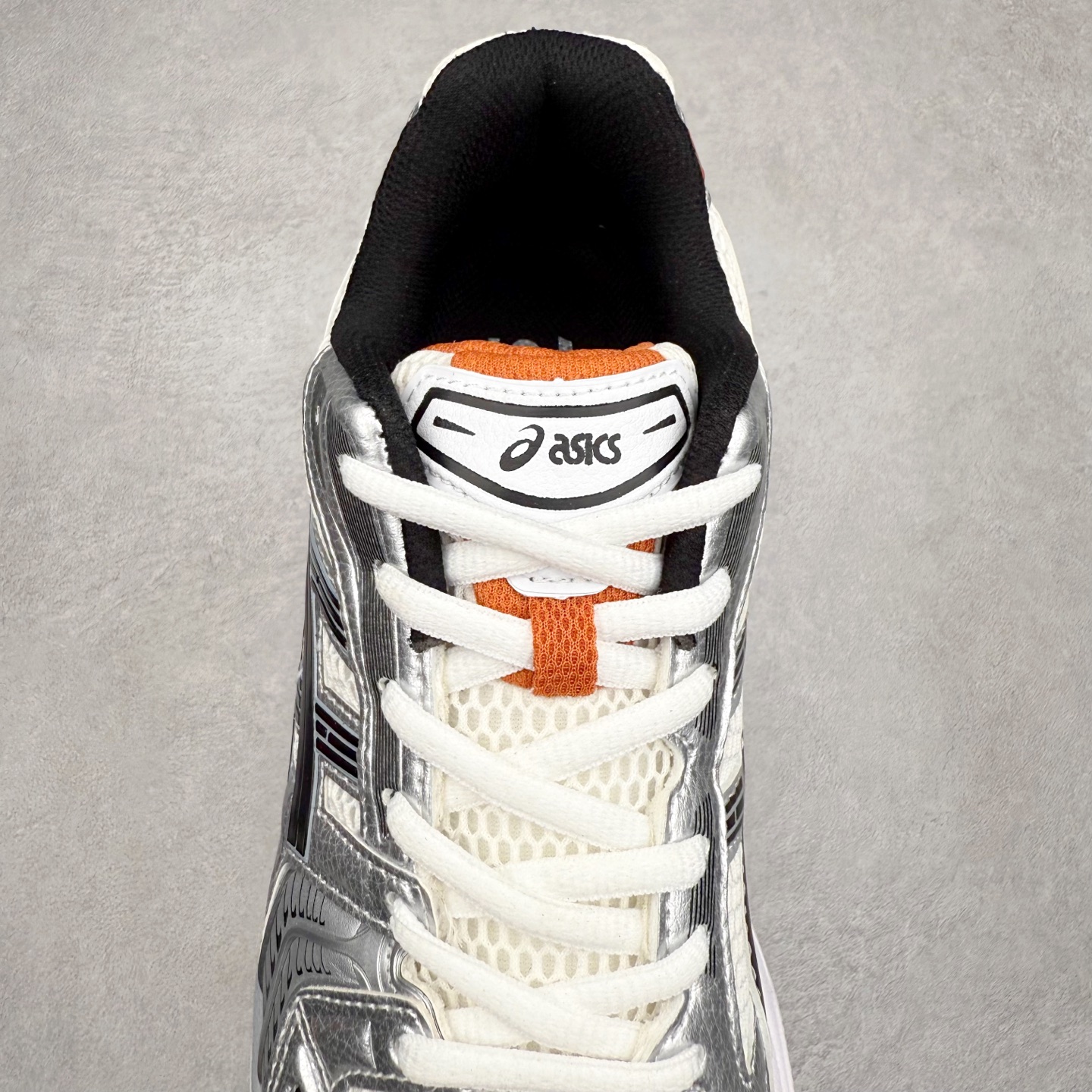 图片[5]-＃特价福利 ASICS GEL-KAYANO 14 亚瑟士K14系列户外复古潮流百搭织物合成革缓震休闲跑步鞋 原装纸板楦头开发 独家私模五层组合大底 原厂定制缓震硅胶加持 原盒原配 官方四联吊牌 原装Ortholite轻量化鞋垫 设计师 Hidenori Yamashita 以「Flash」一词为灵感 创造出未来感金属色鞋面 改造升级内在性能 由内而外全面革新 为 GEL-KAYANO 家族传承及经典跑鞋文化的延续 创下里程碑式作品 K14跑鞋重新诠释了复古的跑步形状 并以其 2000 年代后期的美学理念重新铺装 银色与蓝色的鞋面极为高档 网面铺陈与鞋面、鞋头多处细节位增添了透气性 鞋后跟部中底上以及多密度耐磨鞋底增加了 GEL 缓震胶 提供高抗冲击性、缓冲性、可保护脚部免受地面冲击的影响 穿着舒适性十足 尺码：35.5 36 37 37.5 38 39 39.5 40.5 41.5 42 42.5 43.5 44 45-选品中心