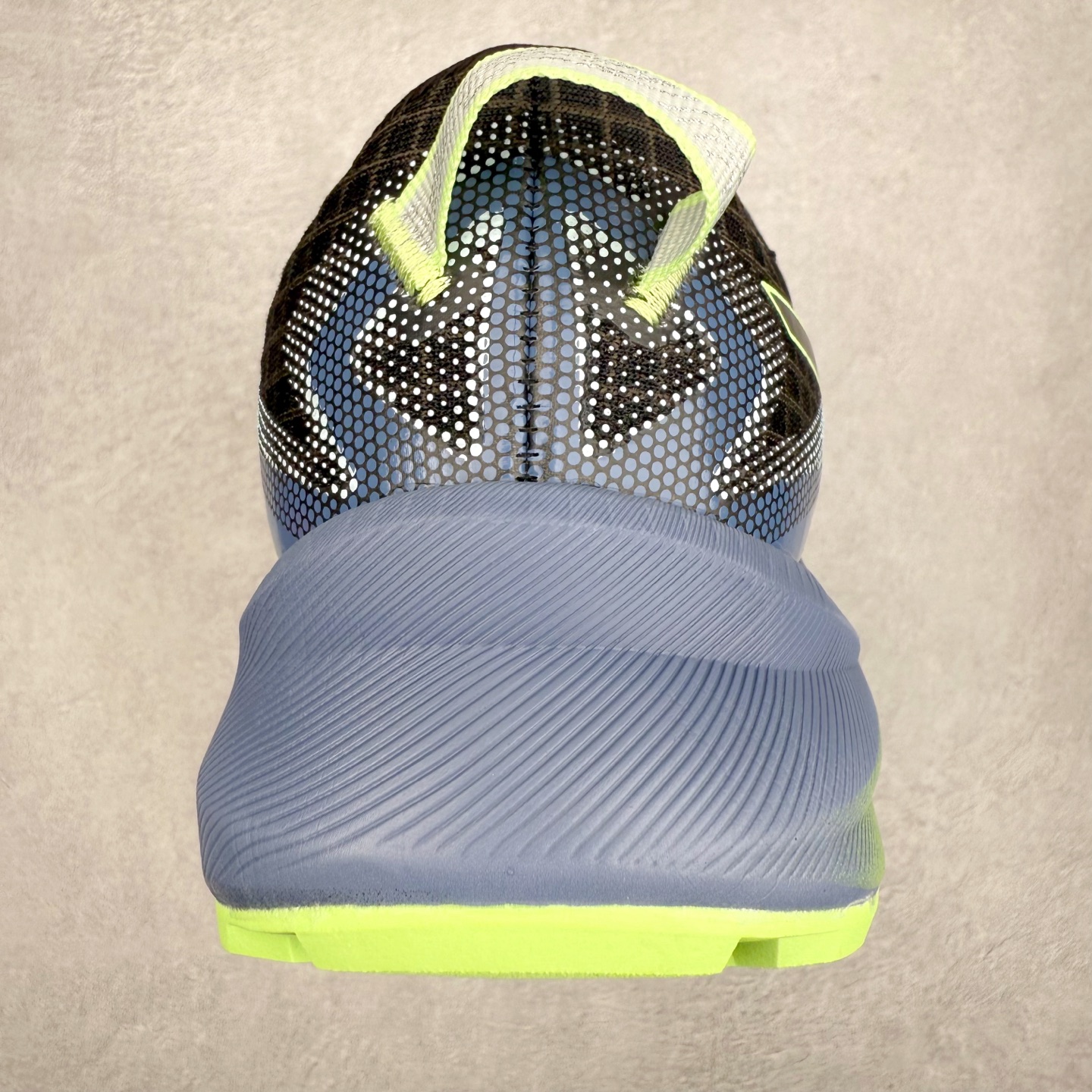 图片[8]-Asics Gel-Trabuco Max 3 舒适缓震轻便竞速 低帮跑步鞋 ASICS（亚瑟士）是日本实业家鬼冢喜八郎创立的跑鞋运动品牌，名字想法源自著名的拉丁谚语“AnimaSana In Corpore Sano”，意为“健全的精神寓于强健的体魄”。正如其名字的含义，ASICS亚瑟士一直坚信保持身体的健康与活力是打造健康快乐的生活方式的最佳途径。亚瑟士的跑鞋、篮球鞋等系列集专业与美貌于一身，拥有极高的热度。2016年，ASICS在“2016年日本最佳全球品牌”排行榜名列第17名。尺码：36 37 37.5 38 39 39.5 40 40.5 41.5 42 42.5 43.5 44 45-选品中心