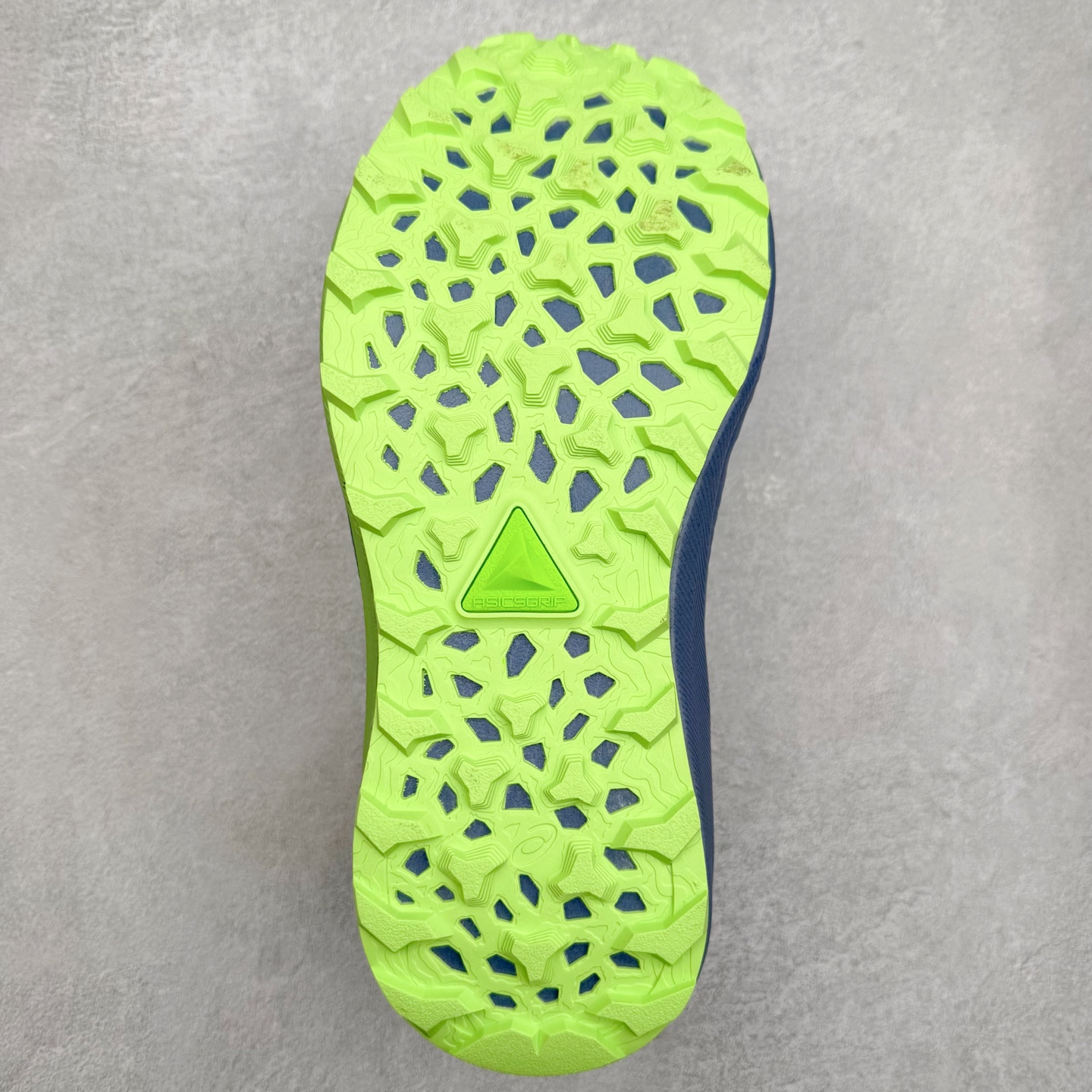 图片[9]-Asics Gel-Trabuco Max 3 舒适缓震轻便竞速 低帮跑步鞋 ASICS（亚瑟士）是日本实业家鬼冢喜八郎创立的跑鞋运动品牌，名字想法源自著名的拉丁谚语“AnimaSana In Corpore Sano”，意为“健全的精神寓于强健的体魄”。正如其名字的含义，ASICS亚瑟士一直坚信保持身体的健康与活力是打造健康快乐的生活方式的最佳途径。亚瑟士的跑鞋、篮球鞋等系列集专业与美貌于一身，拥有极高的热度。2016年，ASICS在“2016年日本最佳全球品牌”排行榜名列第17名。尺码：36 37 37.5 38 39 39.5 40 40.5 41.5 42 42.5 43.5 44 45-选品中心