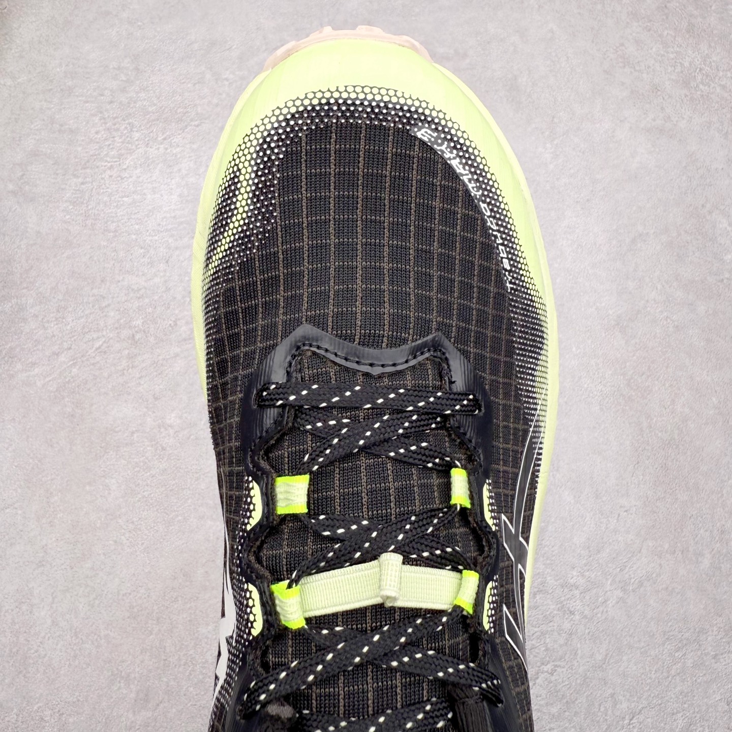 图片[4]-Asics Gel-Trabuco Max 3 舒适缓震轻便竞速 低帮跑步鞋 ASICS（亚瑟士）是日本实业家鬼冢喜八郎创立的跑鞋运动品牌，名字想法源自著名的拉丁谚语“AnimaSana In Corpore Sano”，意为“健全的精神寓于强健的体魄”。正如其名字的含义，ASICS亚瑟士一直坚信保持身体的健康与活力是打造健康快乐的生活方式的最佳途径。亚瑟士的跑鞋、篮球鞋等系列集专业与美貌于一身，拥有极高的热度。2016年，ASICS在“2016年日本最佳全球品牌”排行榜名列第17名。尺码：36 37 37.5 38 39 39.5 40 40.5 41.5 42 42.5 43.5 44 45-选品中心