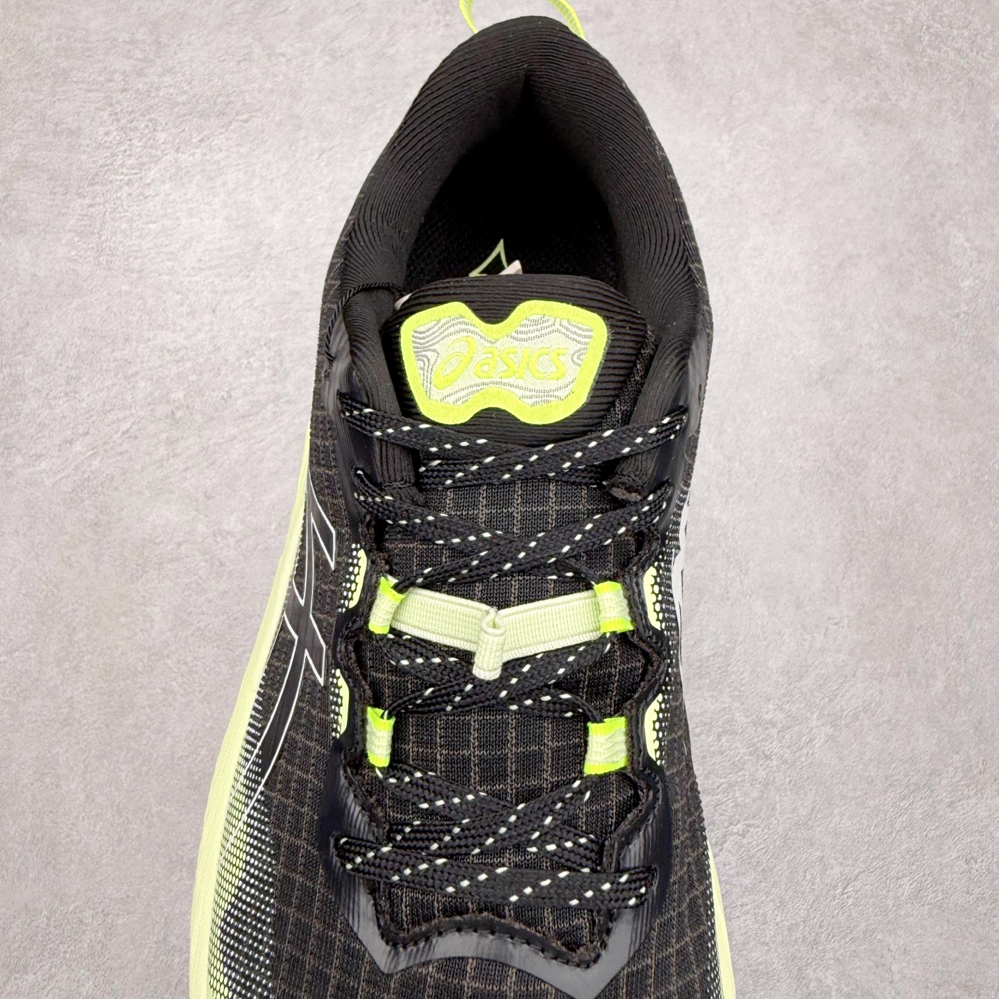 图片[5]-Asics Gel-Trabuco Max 3 舒适缓震轻便竞速 低帮跑步鞋 ASICS（亚瑟士）是日本实业家鬼冢喜八郎创立的跑鞋运动品牌，名字想法源自著名的拉丁谚语“AnimaSana In Corpore Sano”，意为“健全的精神寓于强健的体魄”。正如其名字的含义，ASICS亚瑟士一直坚信保持身体的健康与活力是打造健康快乐的生活方式的最佳途径。亚瑟士的跑鞋、篮球鞋等系列集专业与美貌于一身，拥有极高的热度。2016年，ASICS在“2016年日本最佳全球品牌”排行榜名列第17名。尺码：36 37 37.5 38 39 39.5 40 40.5 41.5 42 42.5 43.5 44 45-选品中心