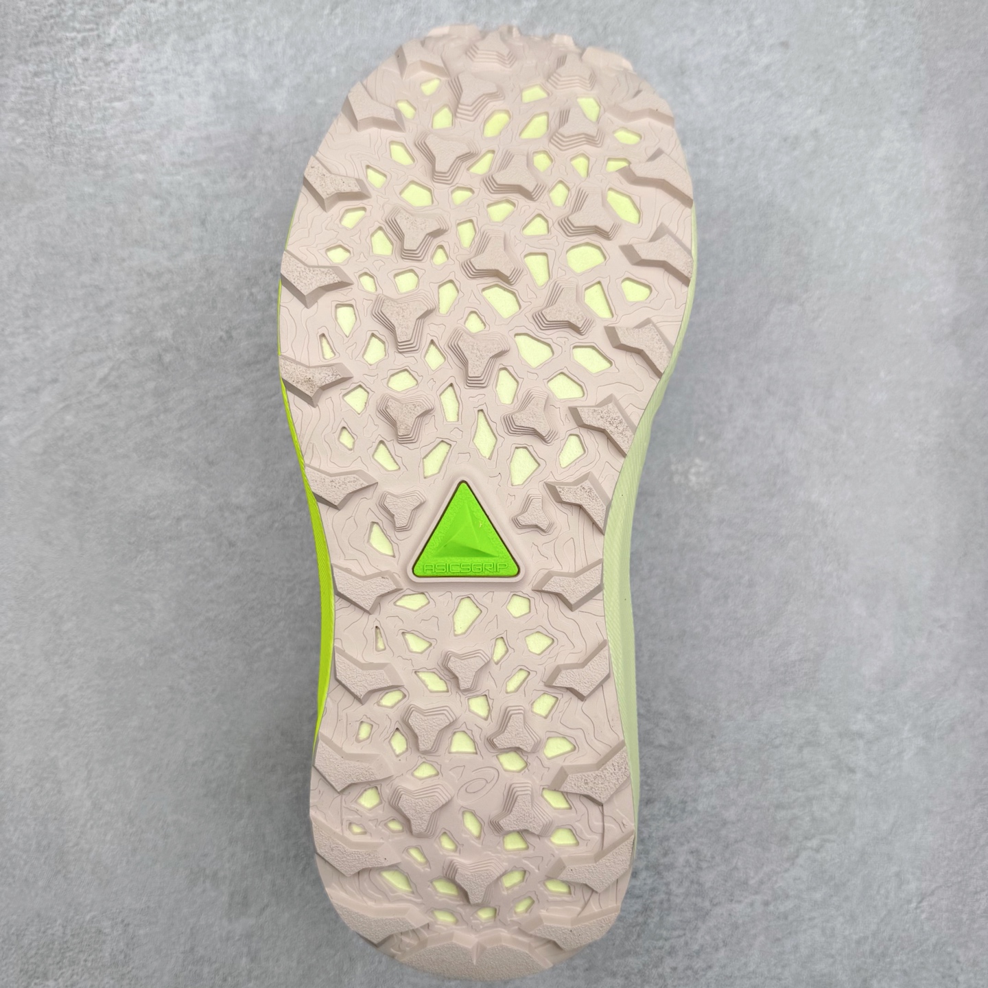 图片[9]-Asics Gel-Trabuco Max 3 舒适缓震轻便竞速 低帮跑步鞋 ASICS（亚瑟士）是日本实业家鬼冢喜八郎创立的跑鞋运动品牌，名字想法源自著名的拉丁谚语“AnimaSana In Corpore Sano”，意为“健全的精神寓于强健的体魄”。正如其名字的含义，ASICS亚瑟士一直坚信保持身体的健康与活力是打造健康快乐的生活方式的最佳途径。亚瑟士的跑鞋、篮球鞋等系列集专业与美貌于一身，拥有极高的热度。2016年，ASICS在“2016年日本最佳全球品牌”排行榜名列第17名。尺码：36 37 37.5 38 39 39.5 40 40.5 41.5 42 42.5 43.5 44 45-选品中心