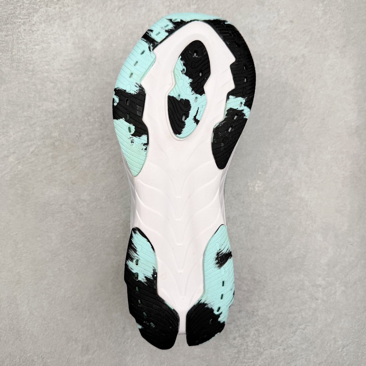 图片[9]-Asics Gel-Kinsei Blast 运动织物低帮休闲跑步鞋 ASICS（亚瑟士）是日本实业家鬼冢喜八郎创立的跑鞋运动品牌，名字想法源自著名的拉丁谚语“AnimaSana In Corpore Sano”，意为“健全的精神寓于强健的体魄”。正如其名字的含义，ASICS亚瑟士一直坚信保持身体的健康与活力是打造健康快乐的生活方式的最佳途径。亚瑟士的跑鞋、篮球鞋等系列集专业与美貌于一身，拥有极高的热度。2016年，ASICS在“2016年日本最佳全球品牌”排行榜名列第17名。尺码：36 37 37.5 38 39 39.5 40 40.5 41.5 42 42.5 43.5 44 45-选品中心