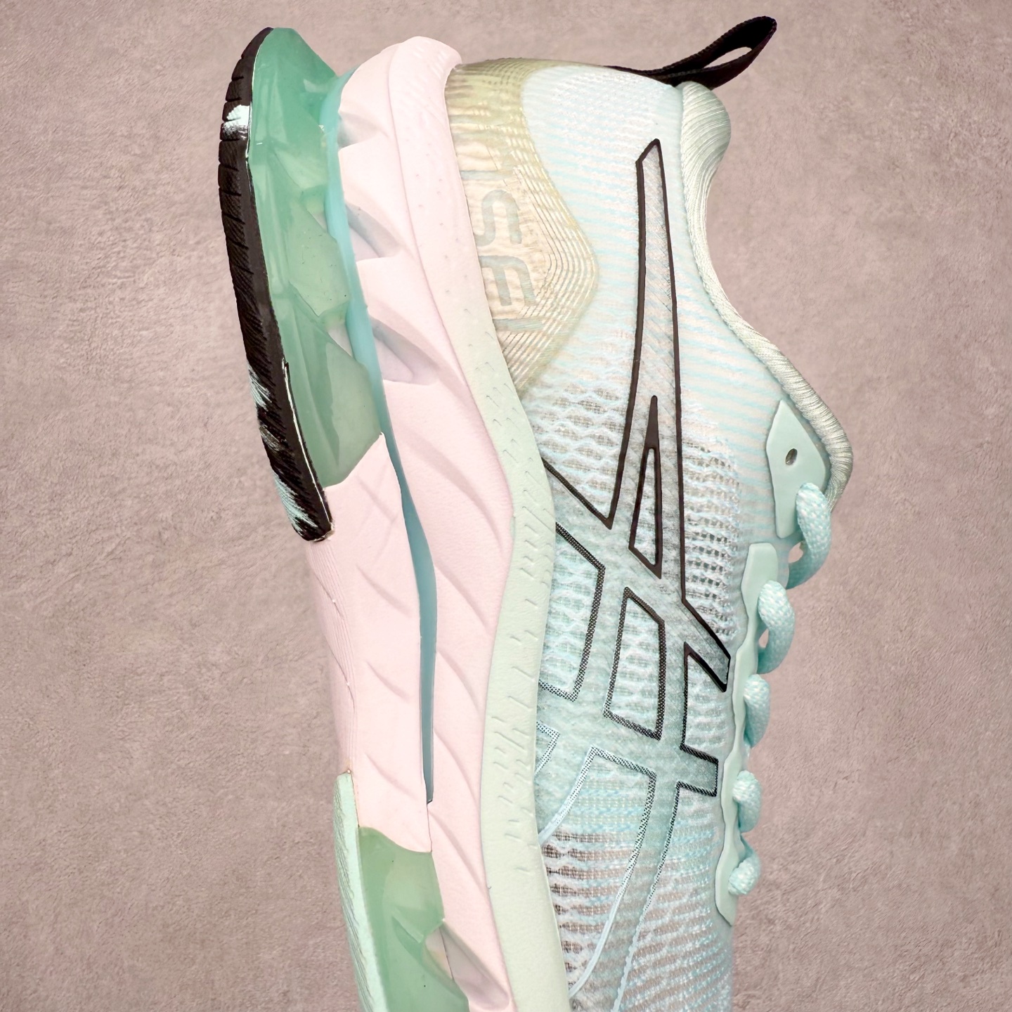 图片[6]-Asics Gel-Kinsei Blast 运动织物低帮休闲跑步鞋 ASICS（亚瑟士）是日本实业家鬼冢喜八郎创立的跑鞋运动品牌，名字想法源自著名的拉丁谚语“AnimaSana In Corpore Sano”，意为“健全的精神寓于强健的体魄”。正如其名字的含义，ASICS亚瑟士一直坚信保持身体的健康与活力是打造健康快乐的生活方式的最佳途径。亚瑟士的跑鞋、篮球鞋等系列集专业与美貌于一身，拥有极高的热度。2016年，ASICS在“2016年日本最佳全球品牌”排行榜名列第17名。尺码：36 37 37.5 38 39 39.5 40 40.5 41.5 42 42.5 43.5 44 45-选品中心