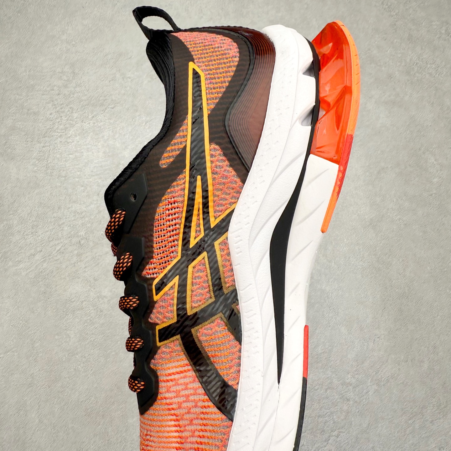 图片[7]-Asics Gel-Kinsei Blast 运动织物低帮休闲跑步鞋 ASICS（亚瑟士）是日本实业家鬼冢喜八郎创立的跑鞋运动品牌，名字想法源自著名的拉丁谚语“AnimaSana In Corpore Sano”，意为“健全的精神寓于强健的体魄”。正如其名字的含义，ASICS亚瑟士一直坚信保持身体的健康与活力是打造健康快乐的生活方式的最佳途径。亚瑟士的跑鞋、篮球鞋等系列集专业与美貌于一身，拥有极高的热度。2016年，ASICS在“2016年日本最佳全球品牌”排行榜名列第17名。尺码：36 37 37.5 38 39 39.5 40 40.5 41.5 42 42.5 43.5 44 45-选品中心