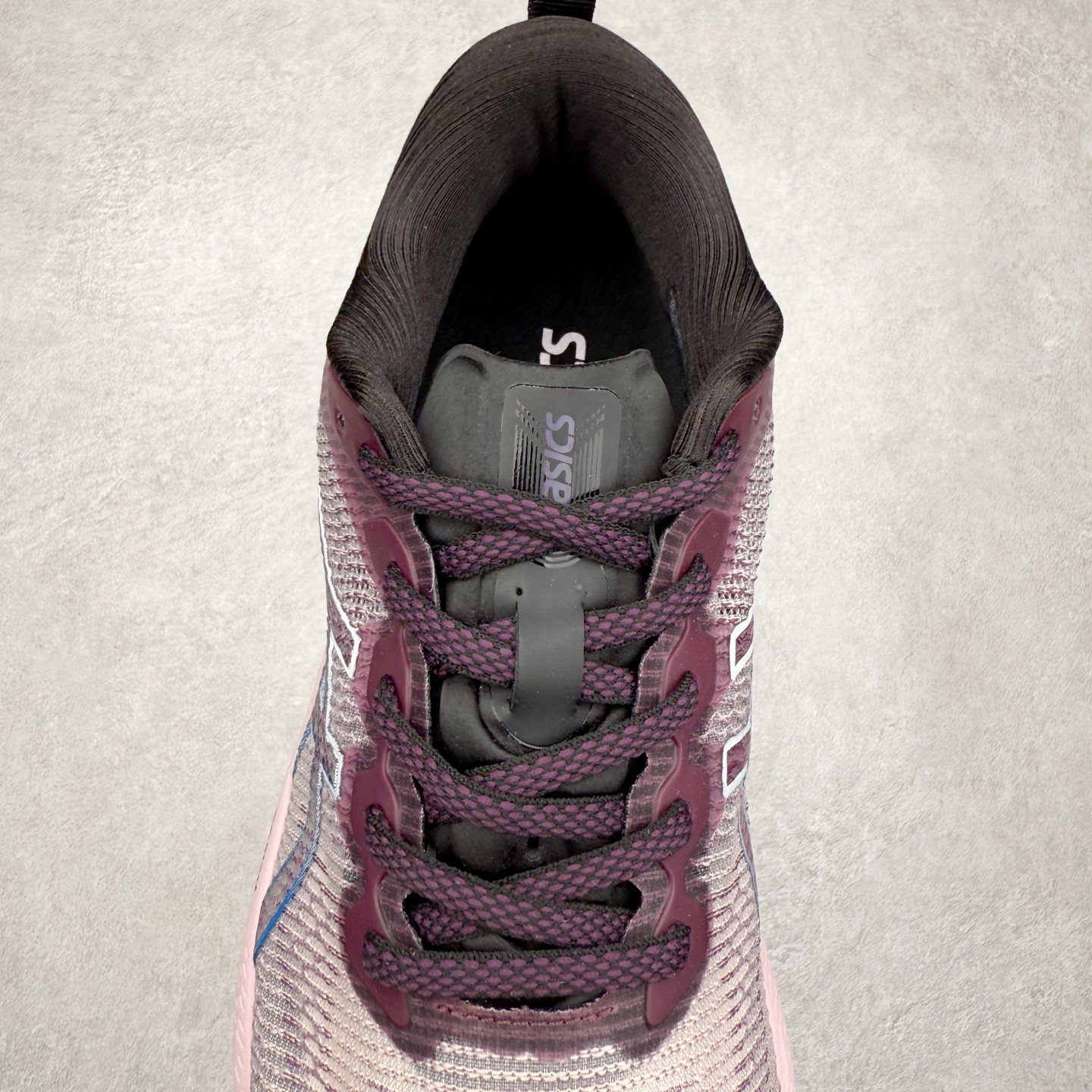 图片[5]-Asics Gel-Kinsei Blast 运动织物低帮休闲跑步鞋 ASICS（亚瑟士）是日本实业家鬼冢喜八郎创立的跑鞋运动品牌，名字想法源自著名的拉丁谚语“AnimaSana In Corpore Sano”，意为“健全的精神寓于强健的体魄”。正如其名字的含义，ASICS亚瑟士一直坚信保持身体的健康与活力是打造健康快乐的生活方式的最佳途径。亚瑟士的跑鞋、篮球鞋等系列集专业与美貌于一身，拥有极高的热度。2016年，ASICS在“2016年日本最佳全球品牌”排行榜名列第17名。尺码：36 37 37.5 38 39 39.5 40 40.5 41.5 42 42.5 43.5 44 45-选品中心