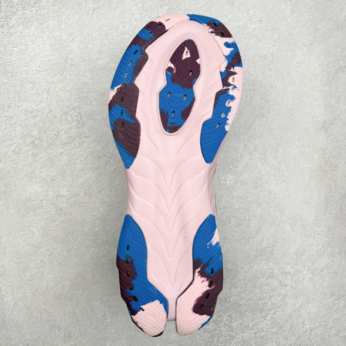 图片[9]-Asics Gel-Kinsei Blast 运动织物低帮休闲跑步鞋 ASICS（亚瑟士）是日本实业家鬼冢喜八郎创立的跑鞋运动品牌，名字想法源自著名的拉丁谚语“AnimaSana In Corpore Sano”，意为“健全的精神寓于强健的体魄”。正如其名字的含义，ASICS亚瑟士一直坚信保持身体的健康与活力是打造健康快乐的生活方式的最佳途径。亚瑟士的跑鞋、篮球鞋等系列集专业与美貌于一身，拥有极高的热度。2016年，ASICS在“2016年日本最佳全球品牌”排行榜名列第17名。尺码：36 37 37.5 38 39 39.5 40 40.5 41.5 42 42.5 43.5 44 45-选品中心