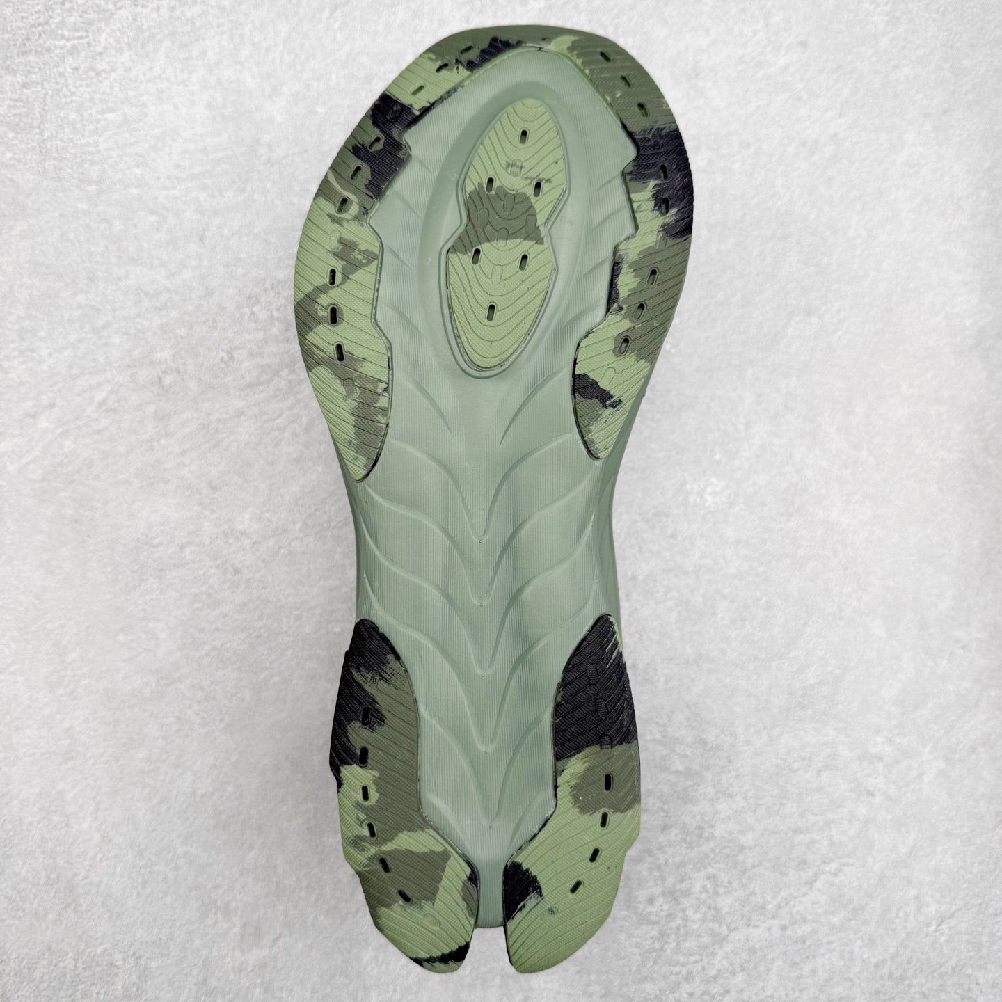 图片[9]-Asics Gel-Kinsei Blast 运动织物低帮休闲跑步鞋 ASICS（亚瑟士）是日本实业家鬼冢喜八郎创立的跑鞋运动品牌，名字想法源自著名的拉丁谚语“AnimaSana In Corpore Sano”，意为“健全的精神寓于强健的体魄”。正如其名字的含义，ASICS亚瑟士一直坚信保持身体的健康与活力是打造健康快乐的生活方式的最佳途径。亚瑟士的跑鞋、篮球鞋等系列集专业与美貌于一身，拥有极高的热度。2016年，ASICS在“2016年日本最佳全球品牌”排行榜名列第17名。尺码：36 37 37.5 38 39 39.5 40 40.5 41.5 42 42.5 43.5 44 45-选品中心