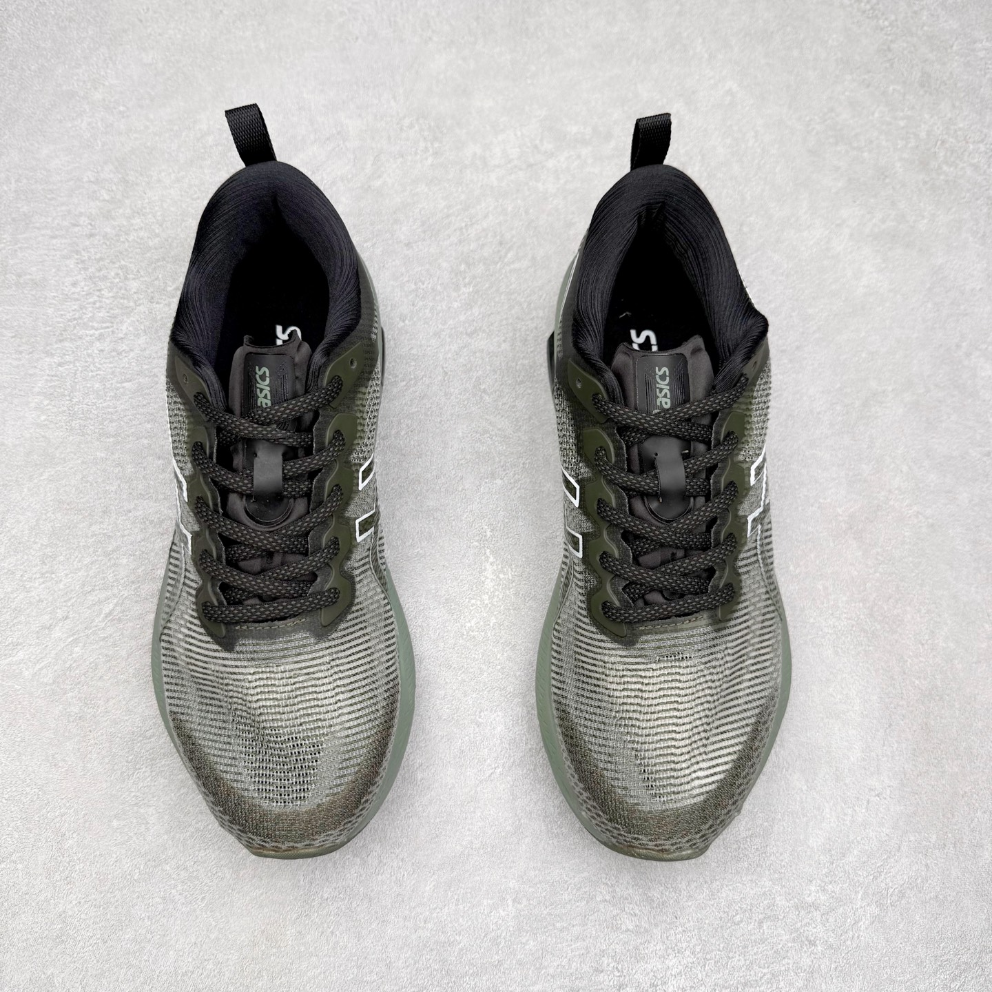 图片[2]-Asics Gel-Kinsei Blast 运动织物低帮休闲跑步鞋 ASICS（亚瑟士）是日本实业家鬼冢喜八郎创立的跑鞋运动品牌，名字想法源自著名的拉丁谚语“AnimaSana In Corpore Sano”，意为“健全的精神寓于强健的体魄”。正如其名字的含义，ASICS亚瑟士一直坚信保持身体的健康与活力是打造健康快乐的生活方式的最佳途径。亚瑟士的跑鞋、篮球鞋等系列集专业与美貌于一身，拥有极高的热度。2016年，ASICS在“2016年日本最佳全球品牌”排行榜名列第17名。尺码：36 37 37.5 38 39 39.5 40 40.5 41.5 42 42.5 43.5 44 45-选品中心