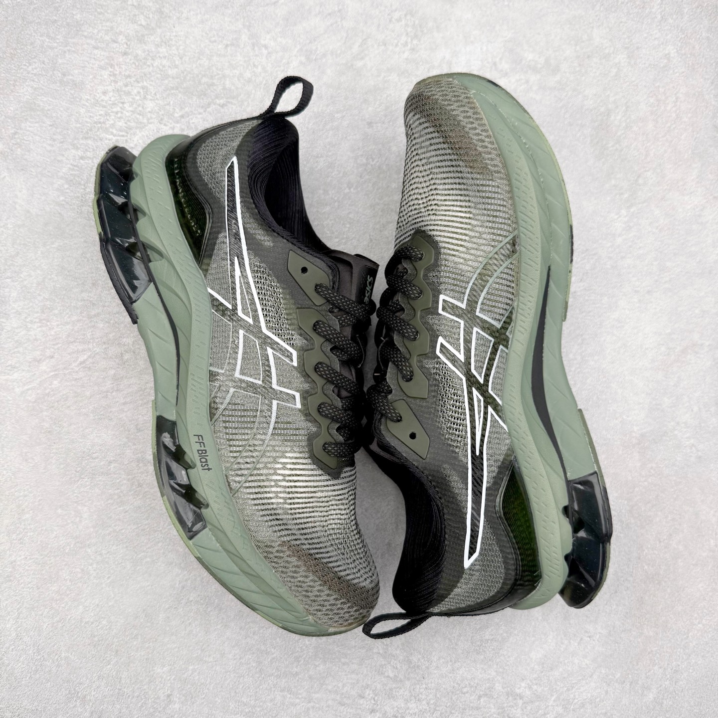 图片[3]-Asics Gel-Kinsei Blast 运动织物低帮休闲跑步鞋 ASICS（亚瑟士）是日本实业家鬼冢喜八郎创立的跑鞋运动品牌，名字想法源自著名的拉丁谚语“AnimaSana In Corpore Sano”，意为“健全的精神寓于强健的体魄”。正如其名字的含义，ASICS亚瑟士一直坚信保持身体的健康与活力是打造健康快乐的生活方式的最佳途径。亚瑟士的跑鞋、篮球鞋等系列集专业与美貌于一身，拥有极高的热度。2016年，ASICS在“2016年日本最佳全球品牌”排行榜名列第17名。尺码：36 37 37.5 38 39 39.5 40 40.5 41.5 42 42.5 43.5 44 45-选品中心