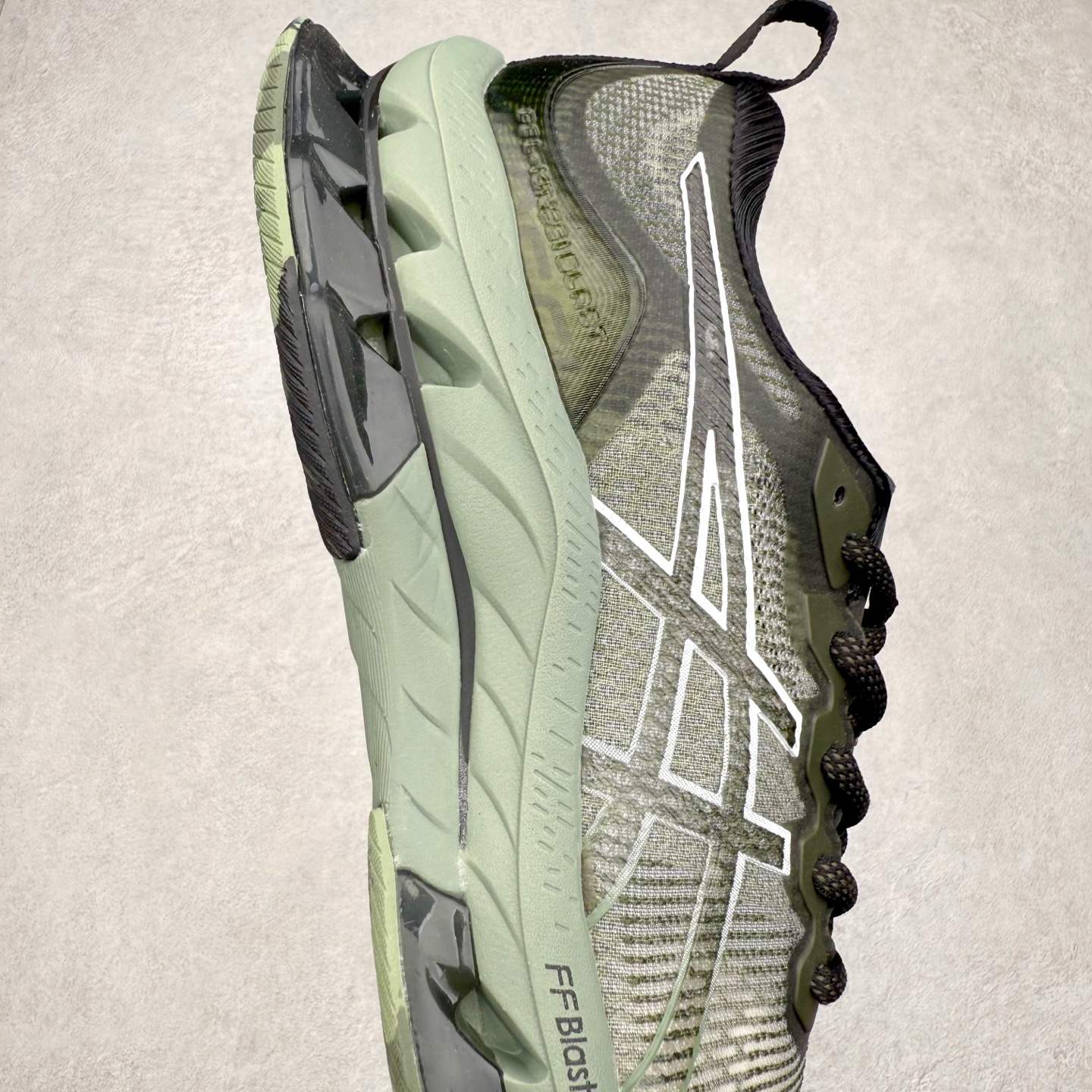 图片[6]-Asics Gel-Kinsei Blast 运动织物低帮休闲跑步鞋 ASICS（亚瑟士）是日本实业家鬼冢喜八郎创立的跑鞋运动品牌，名字想法源自著名的拉丁谚语“AnimaSana In Corpore Sano”，意为“健全的精神寓于强健的体魄”。正如其名字的含义，ASICS亚瑟士一直坚信保持身体的健康与活力是打造健康快乐的生活方式的最佳途径。亚瑟士的跑鞋、篮球鞋等系列集专业与美貌于一身，拥有极高的热度。2016年，ASICS在“2016年日本最佳全球品牌”排行榜名列第17名。尺码：36 37 37.5 38 39 39.5 40 40.5 41.5 42 42.5 43.5 44 45-选品中心